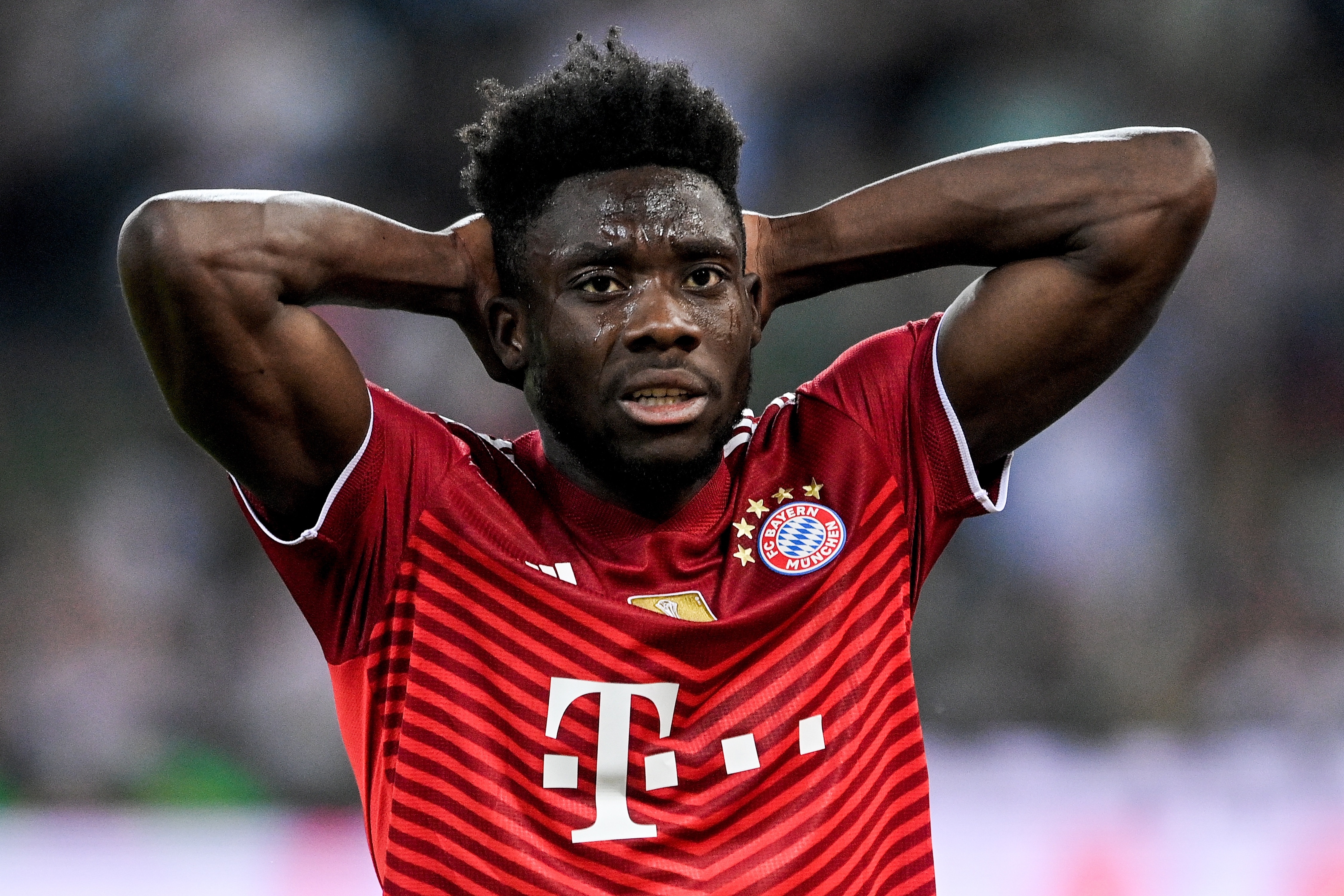 El jugador del Bayern de Múnich, Alphonso Davies, pasó la covid-19 en enero, según informó el propio equipo el día 5. Una vez superada la enfermedad, el lateral se sometió a unas pruebas médicas en las que se le detectó una señal de miocarditis. Foto Prensa Libre: EFE.