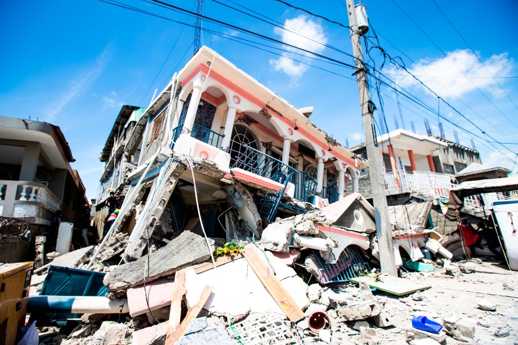 Terremoto causa dolor en pobladores. 