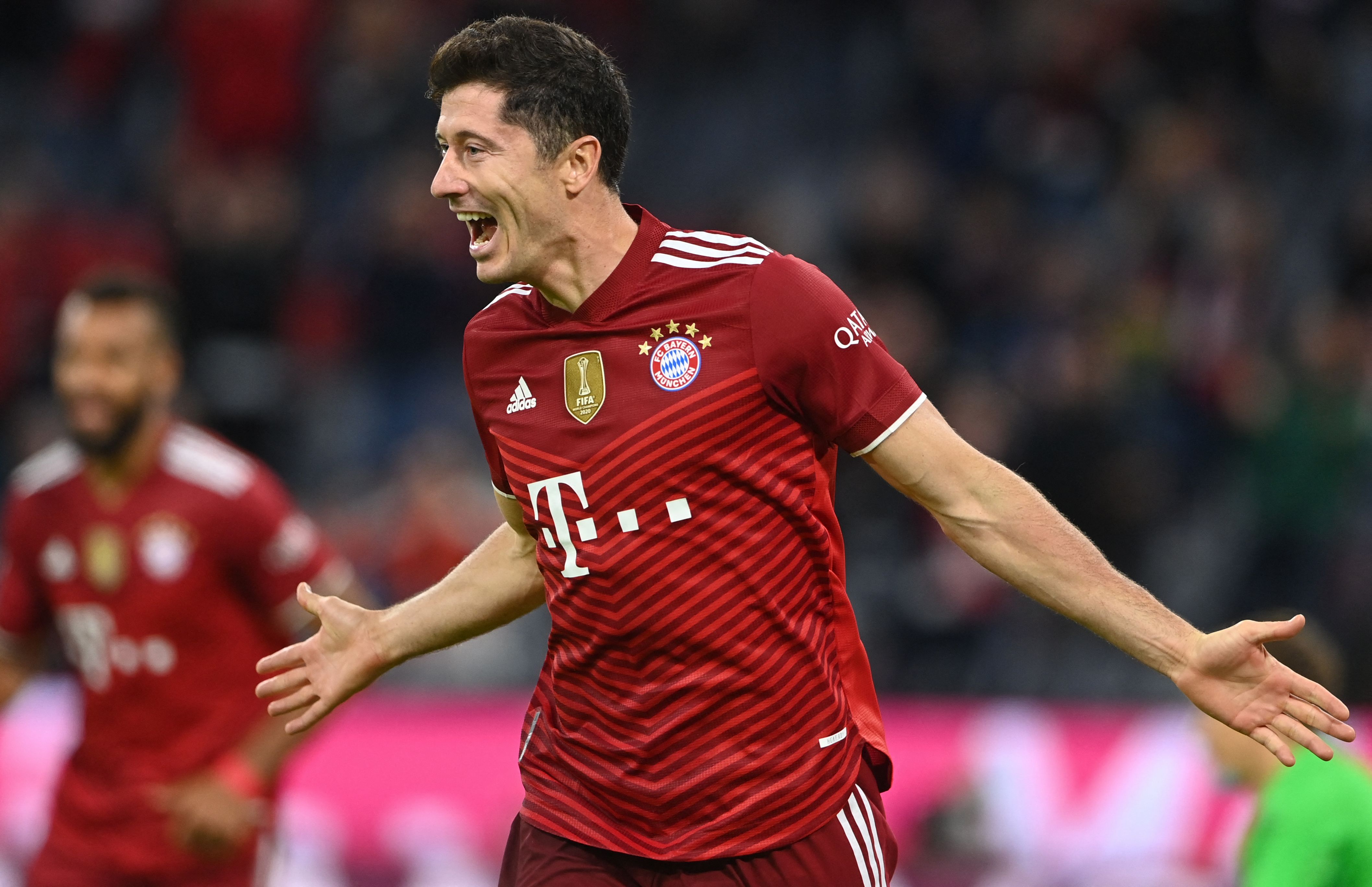 El polaco Robert Lewandowski celebra el 5-0 del FC Bayern Munich al Hertha BSC Berlin (Foto Prensa Libre: AFP)