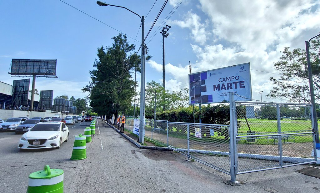 El Ejército recuerda que para poderse vacunar se debe tener más de 25 años y estar registrados en el sistema. (Foto: Ejército de Guatemala)