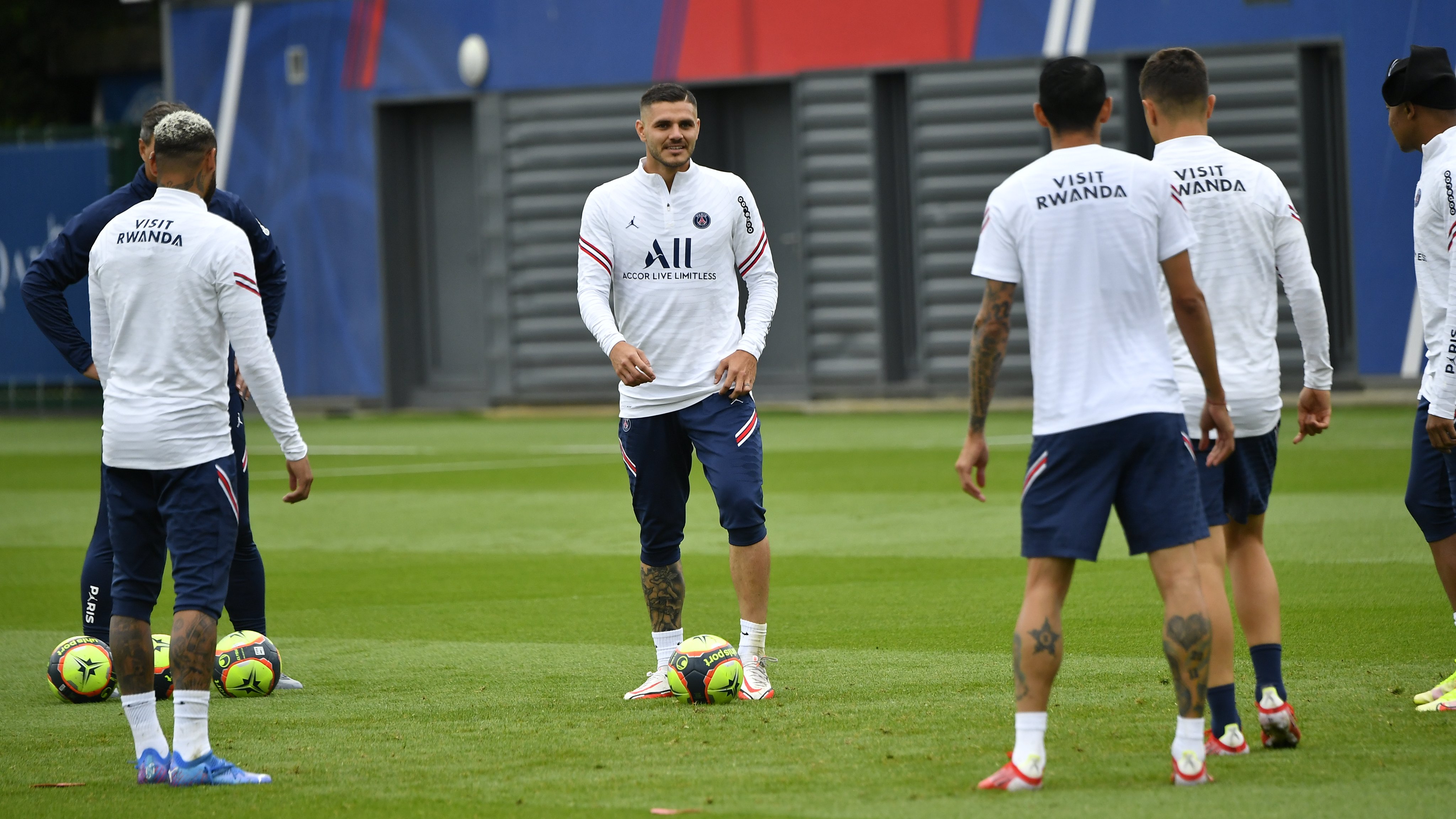 Mauro Icardi, durante el entrenamiento de este jueves con el París Saint-Germain. (Foto Prensa Libre: Twitter PSG)