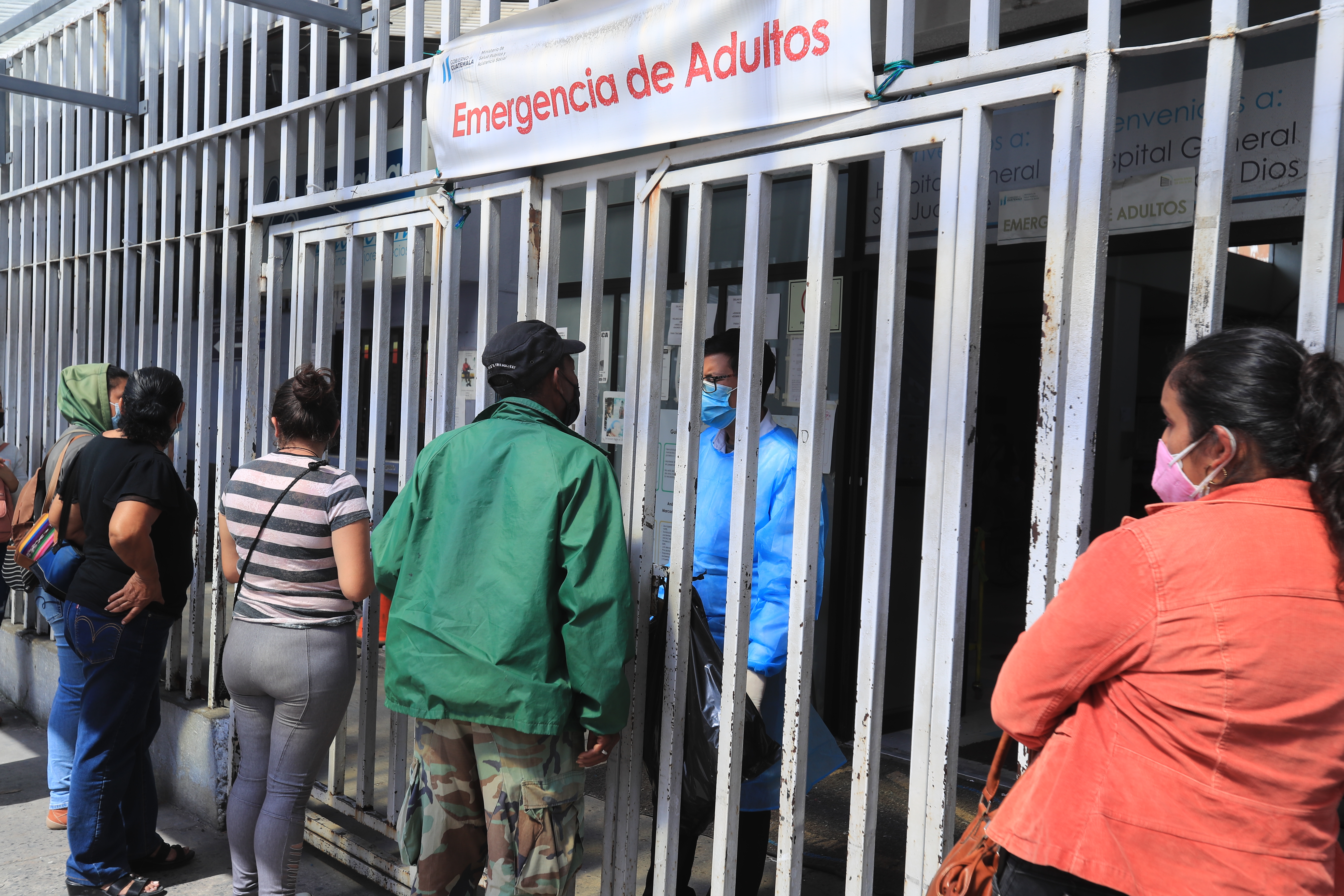 Las emergencias de los principales hospitales de la capital permanecen saturadas de pacientes por accidentes de tránsito y hechos de violencia. (Foto: Hemeroteca PL)