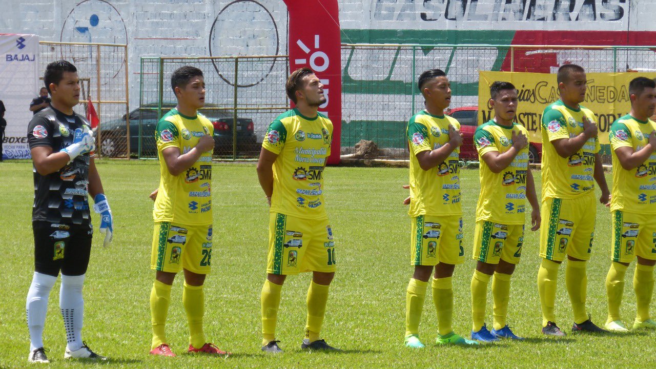 Los jugadores de Nueva Concepción, en el estadio José Luis Ibarra. (Foto Prensa Libre: Cortesía Tercer Tiempo)