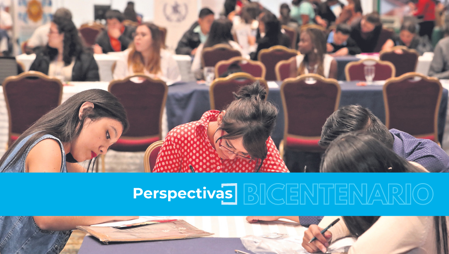 Cientos de jóvenes participan en las ferias de empleo organizadas por diversas entidades. (Foto Prensa Libre: Hemeroteca PL)