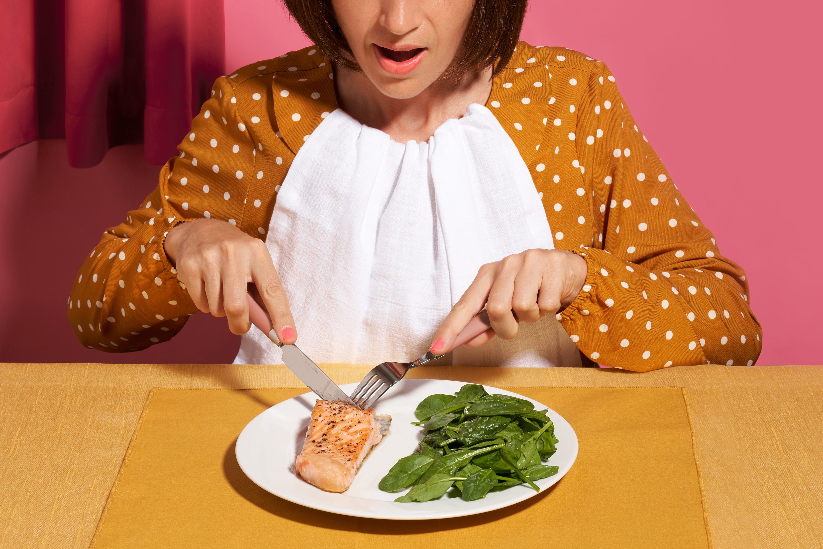 Por qué quienes padecen migraña podrían querer comer más pescado