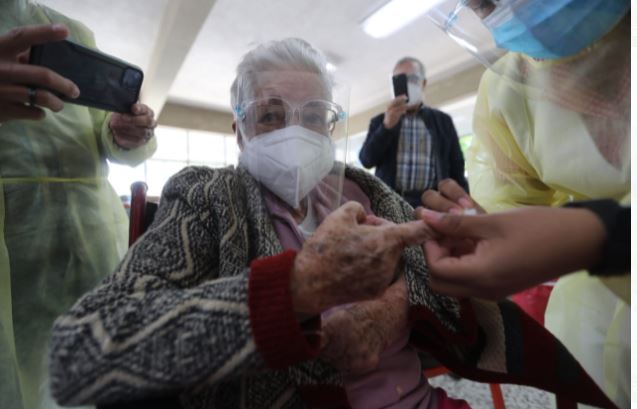 Guatemala registra lento avance en vacunación de personas mayores de 70 años. (Foto Prensa Libre: Hemeroteca PL)