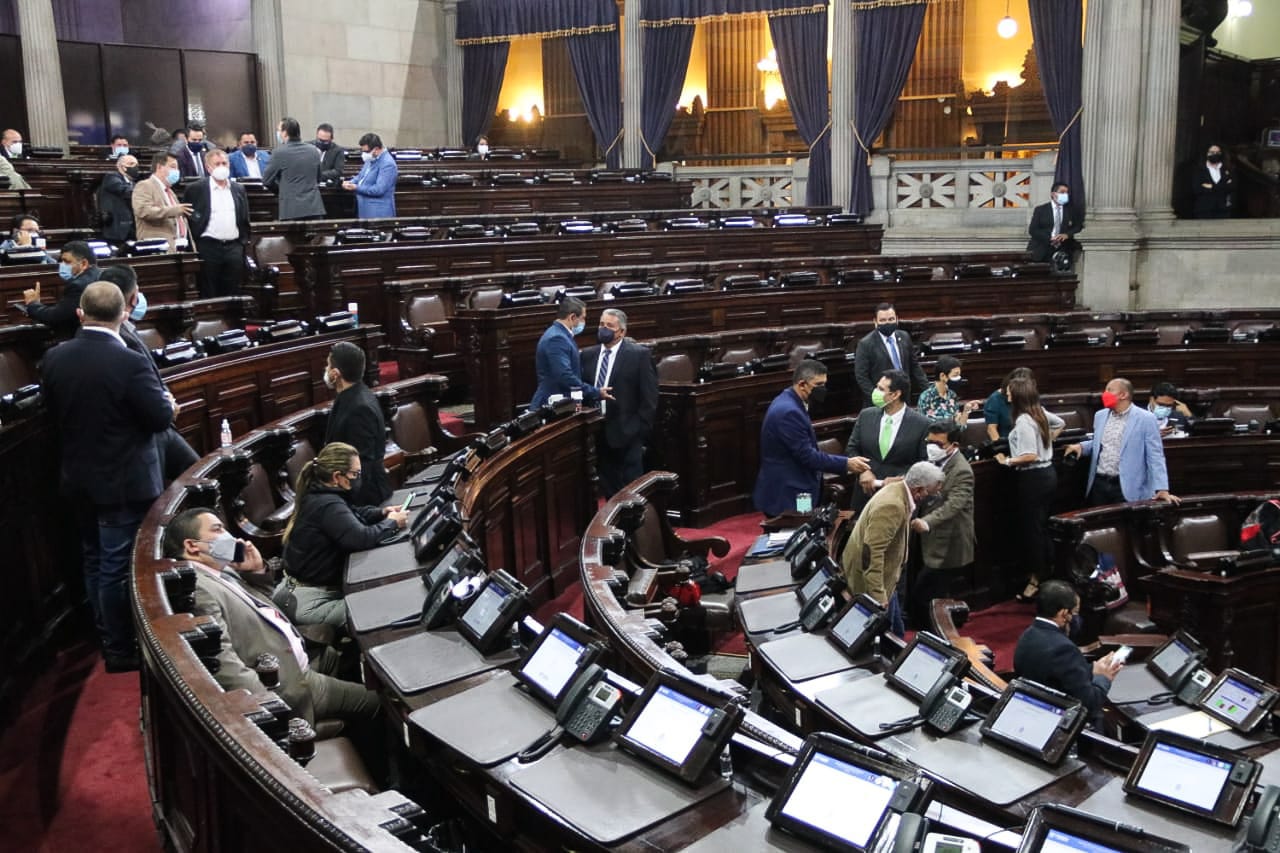 Congreso propone toque de queda a partir de las 18 horas para detener contagios de covid-19. (Foto Prensa Libre: Hemeroteca PL)