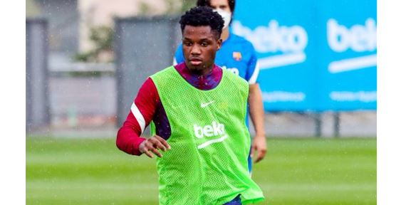 Ansu Fati, durante la práctica del martes. (Foto Prensa Libre: FC Barcelona)