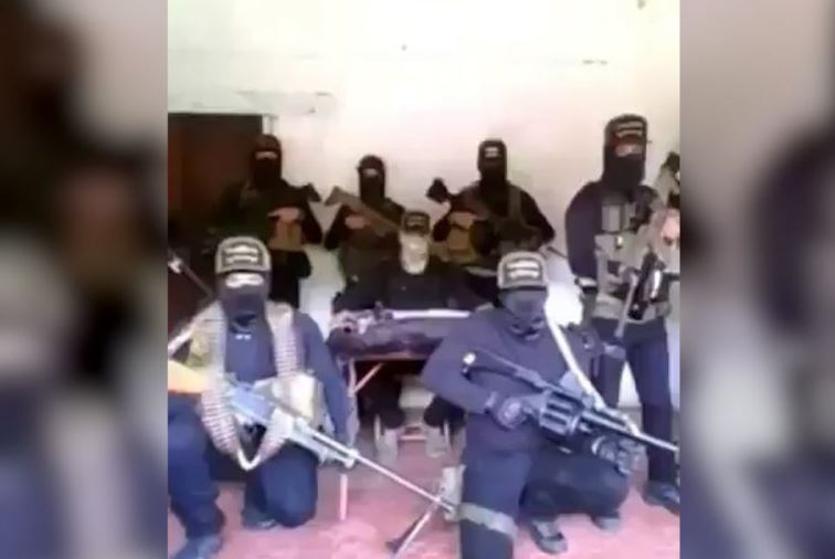 Captura de video de las imágenes que se difundieron en redes sociales en donde el Cartel Jalisco Nueva Generación amenaza a periodistas de México. (Foto Prensa Libre: Captura de video)