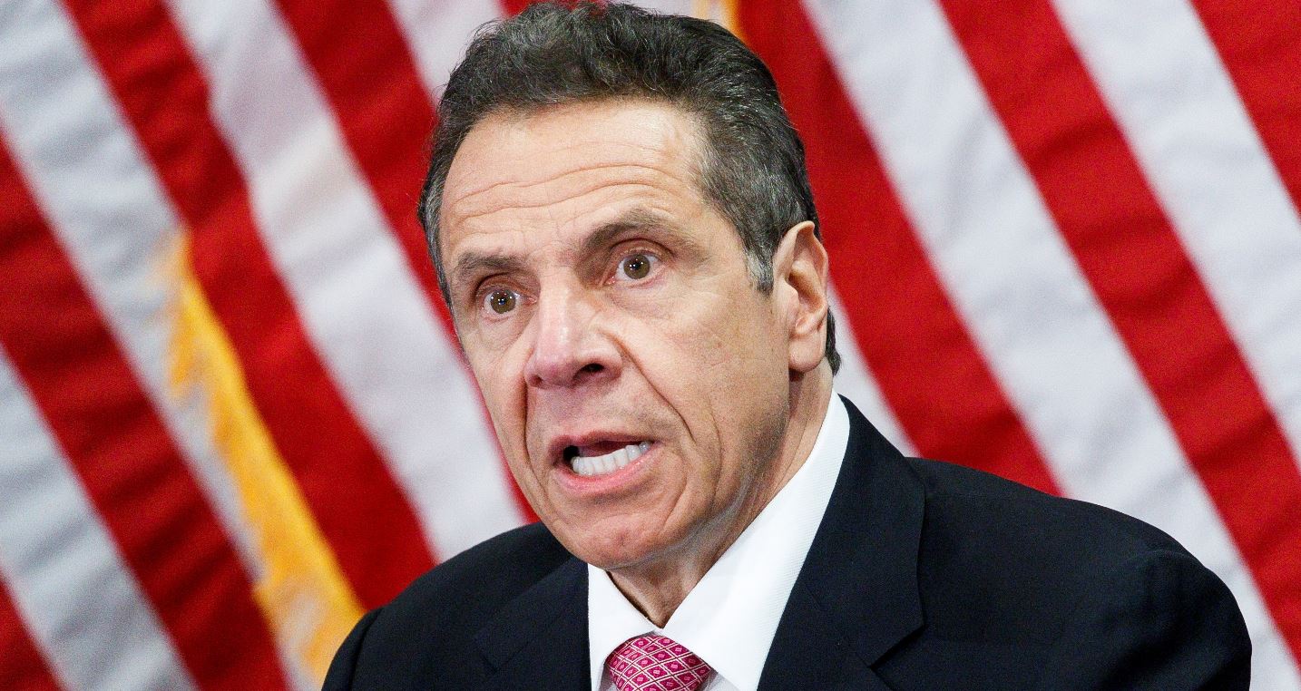 Andrew Cuomo, exgobernador de Nueva York, durante su sesión informativa. (Foto Prensa Libre: EFE)