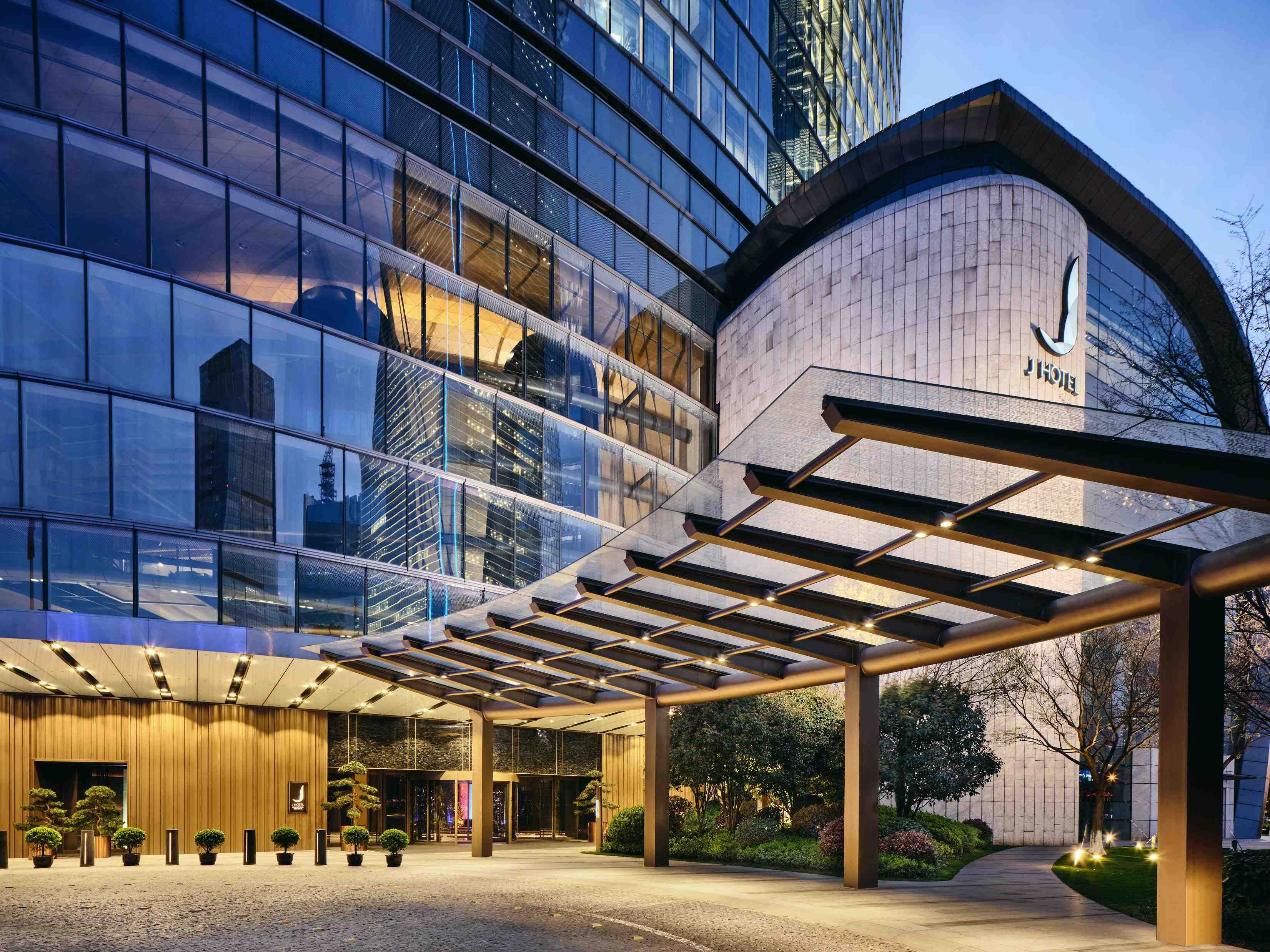 J Hotel Shanghai Tower se inauguró en la parte superior de la Torre de Shanghai. (Foto Prensa Libre: Tomada de jhotel-shanghai.com)