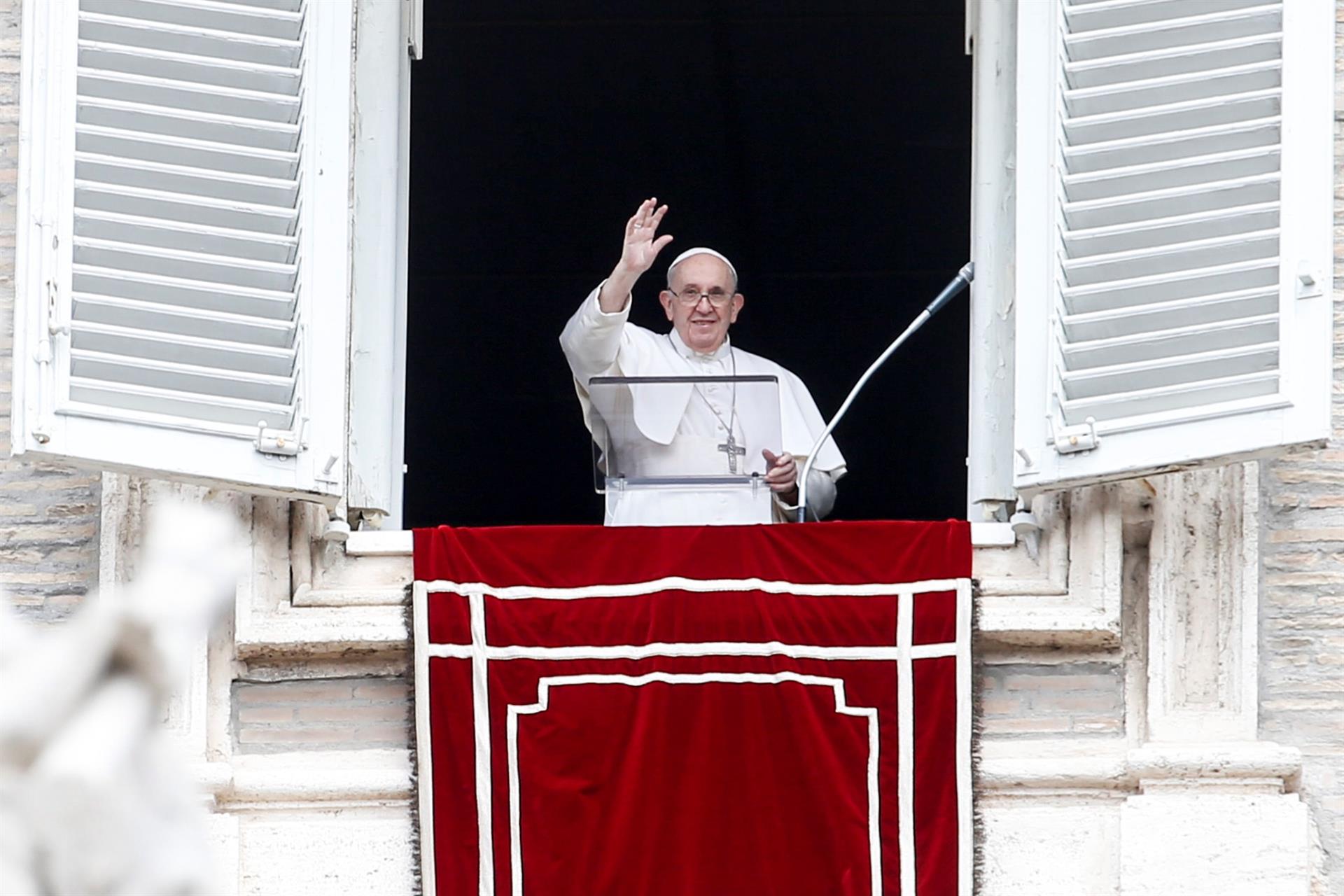 El papa Francisco insta a Latinoamérica a vacunarse contra el coronavirus como un "acto de amor". (Foto Prensa Libre: EFE)