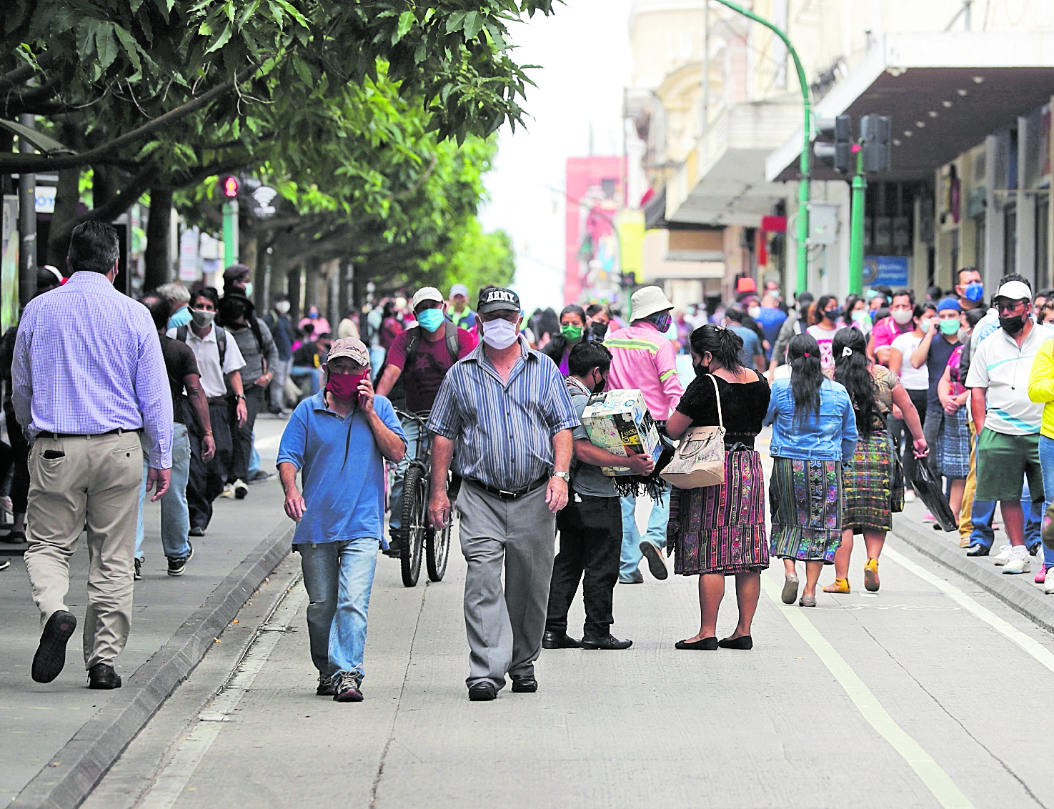 La positividad en las pruebas de covid-19 aumentó en 14 por ciento de los municipios que actualmente están en alerta roja. (Foto Prensa Libre: Hemeroteca PL)