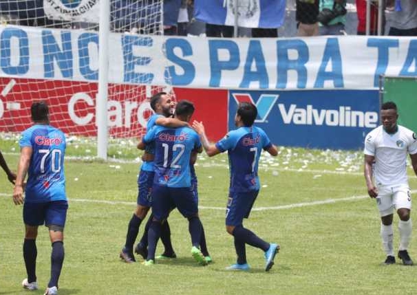 Jaguares y cremas disputaron la final del torneo pasado, y que ganaron los lucianos. En el Apertura 2021 jugarán el 15 de septiembre en el estadio municipal de Santa Lucía Cotzumalguapa. Foto Prensa Libre: Hemeroteca PL.