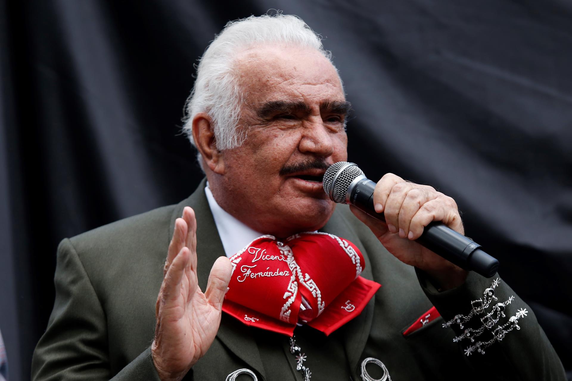 Vicente Fernández continúa internado en un hospital de Guadalajara desde el pasado 4 de agosto. (Foto Prensa Libre: EFE)