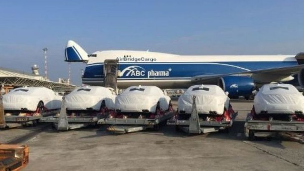 En muchos casos las esposas tienen una vida llena de lujos, pero desconocen realmente la magnitud de la fortuna. AirBridgeCargo