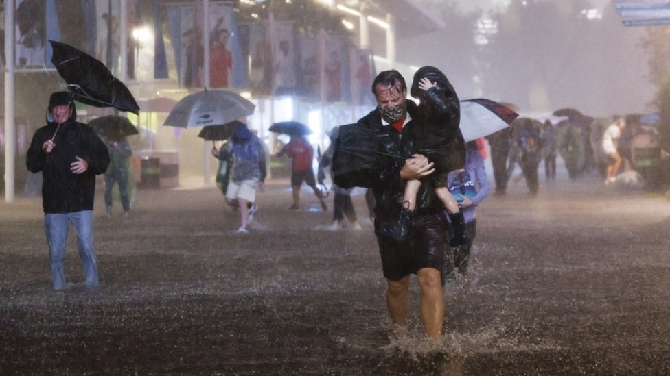 El Servicio Meteorológico Nacional de Estados Unidos afirmó que registró 3,15 pulgadas (8 cm) de lluvia en el Central Park de Nueva York en solo una hora.