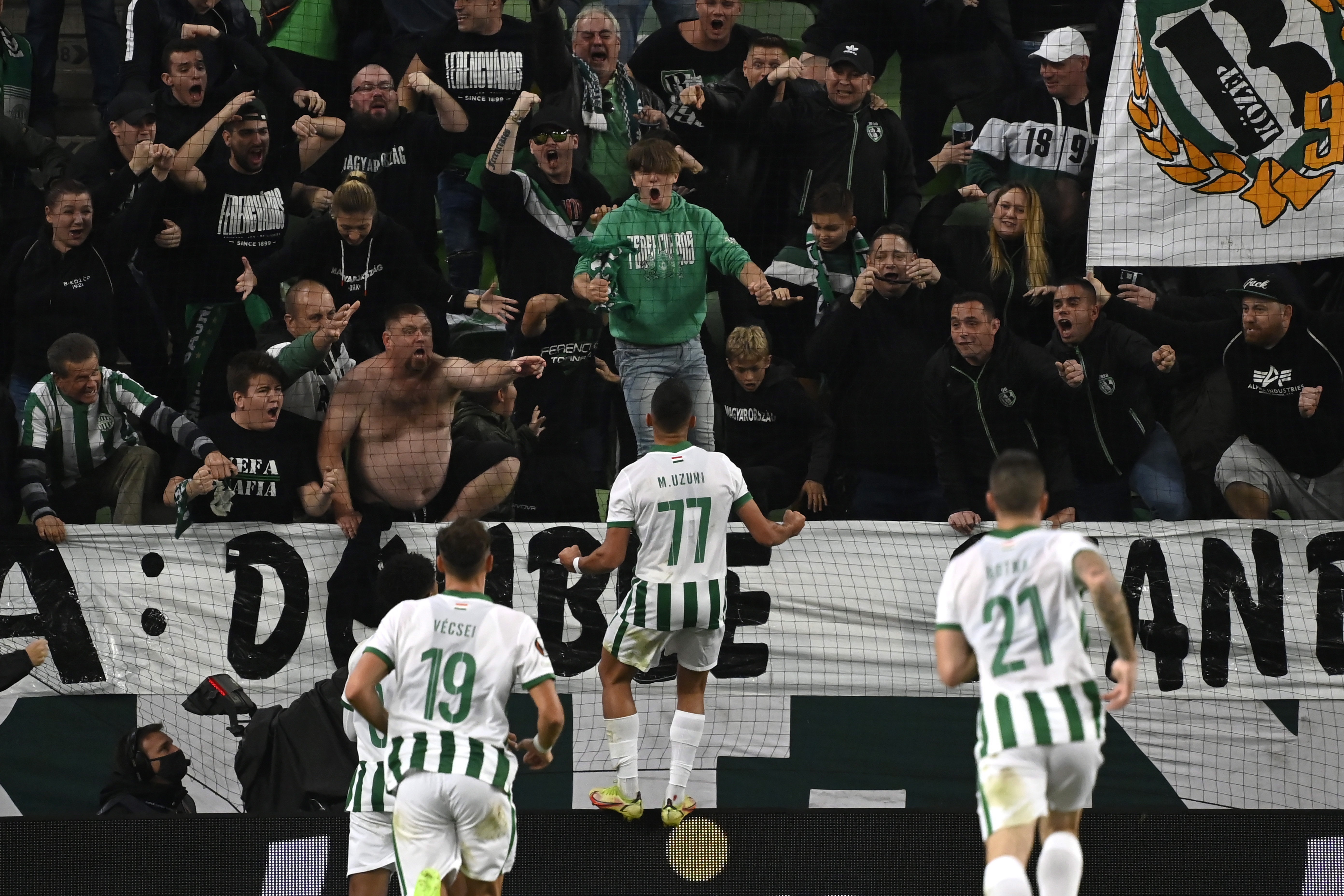 El Betis celebró a lo grande fuera de casa. (Foto Prensa Libre: EFE)