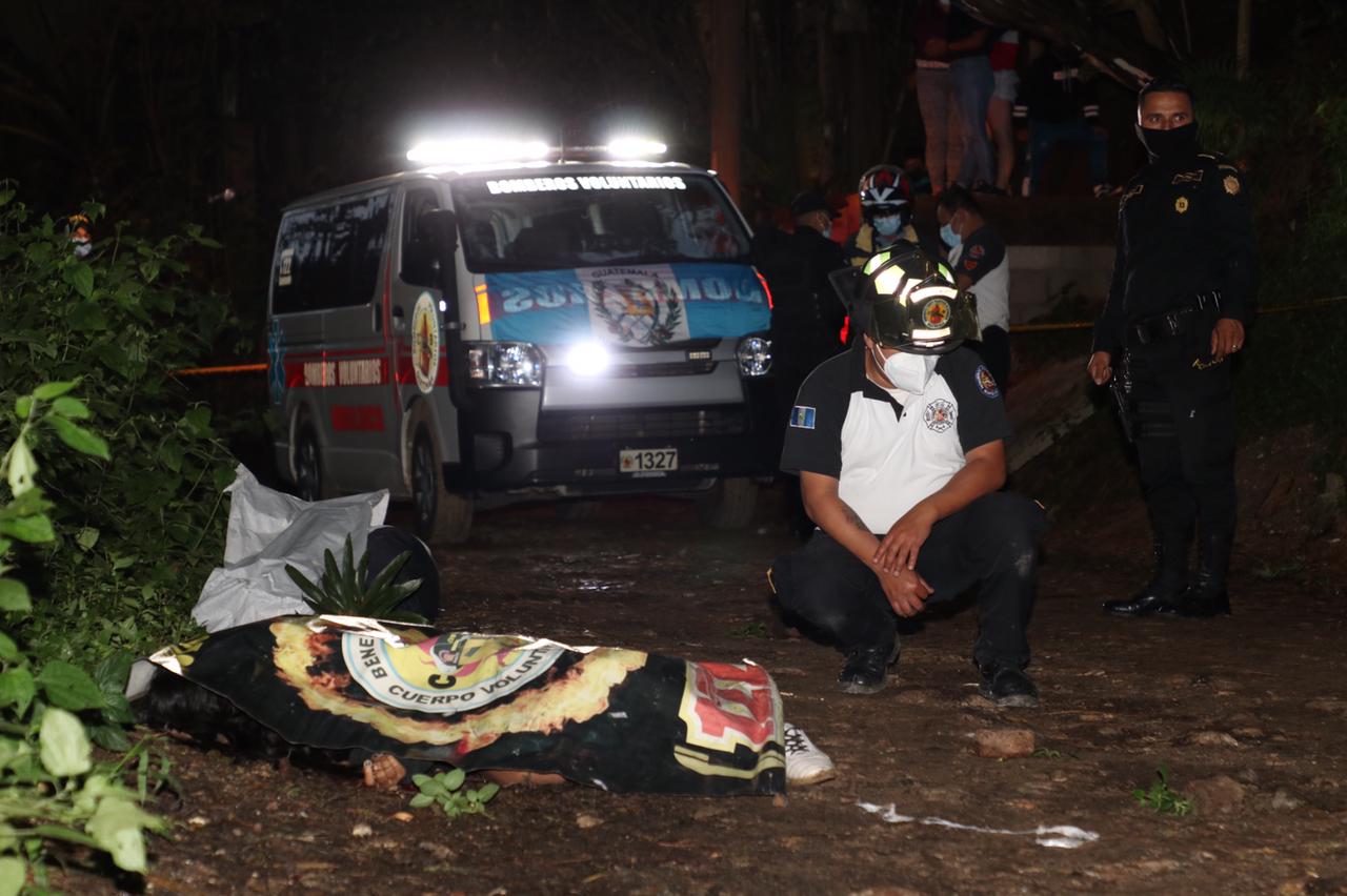 
Los hechos de violencia ocurren con frecuencia en Guatemala, siendo la capital una de las áreas más afectadas. (Foto Prensa Libre: Bomberos Voluntarios)
