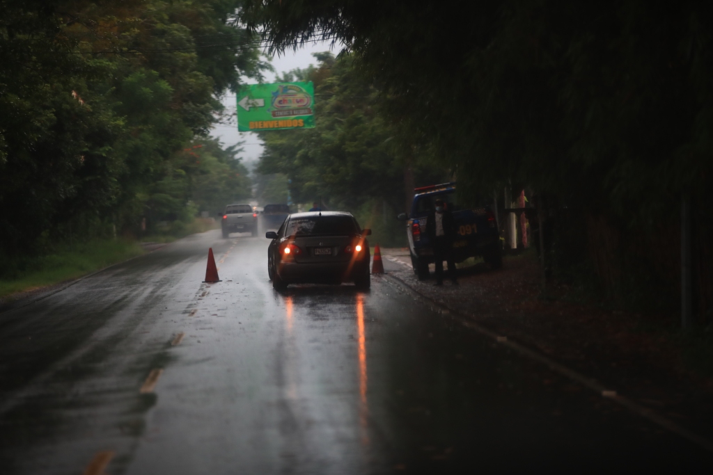 Uno de los puestos de control en cercanías de Esquipulas. (Foto Prensa Libre: Carlos Hernández)