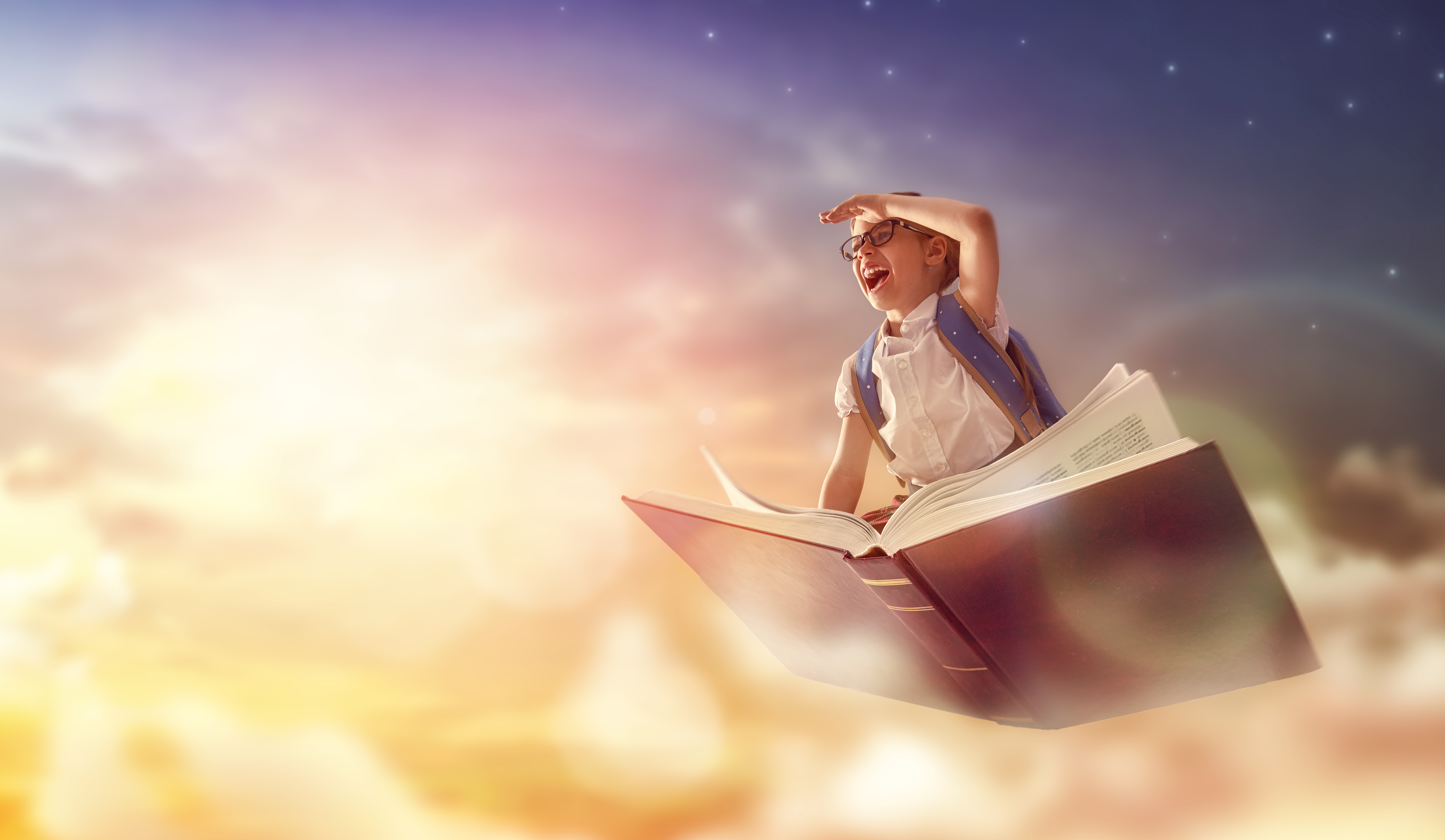 La lectura es esencial para el desarrollo cognitivo y creativo de los pequeños. (Foto Prensa Libre: Shutterstock)