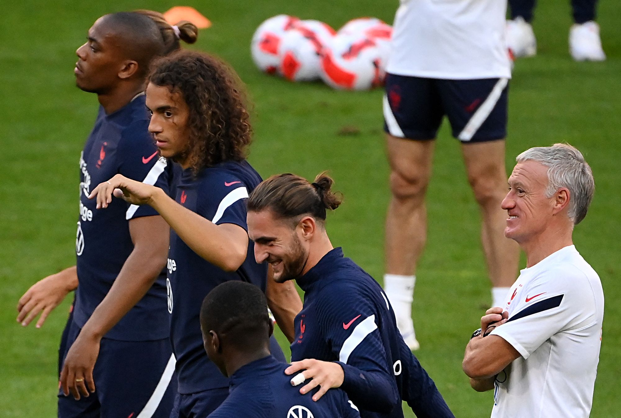 Entrenamiento de la Selección de Francia, previo a enfrentar a Finlandia. (Foto Prensa Libre: AFP)