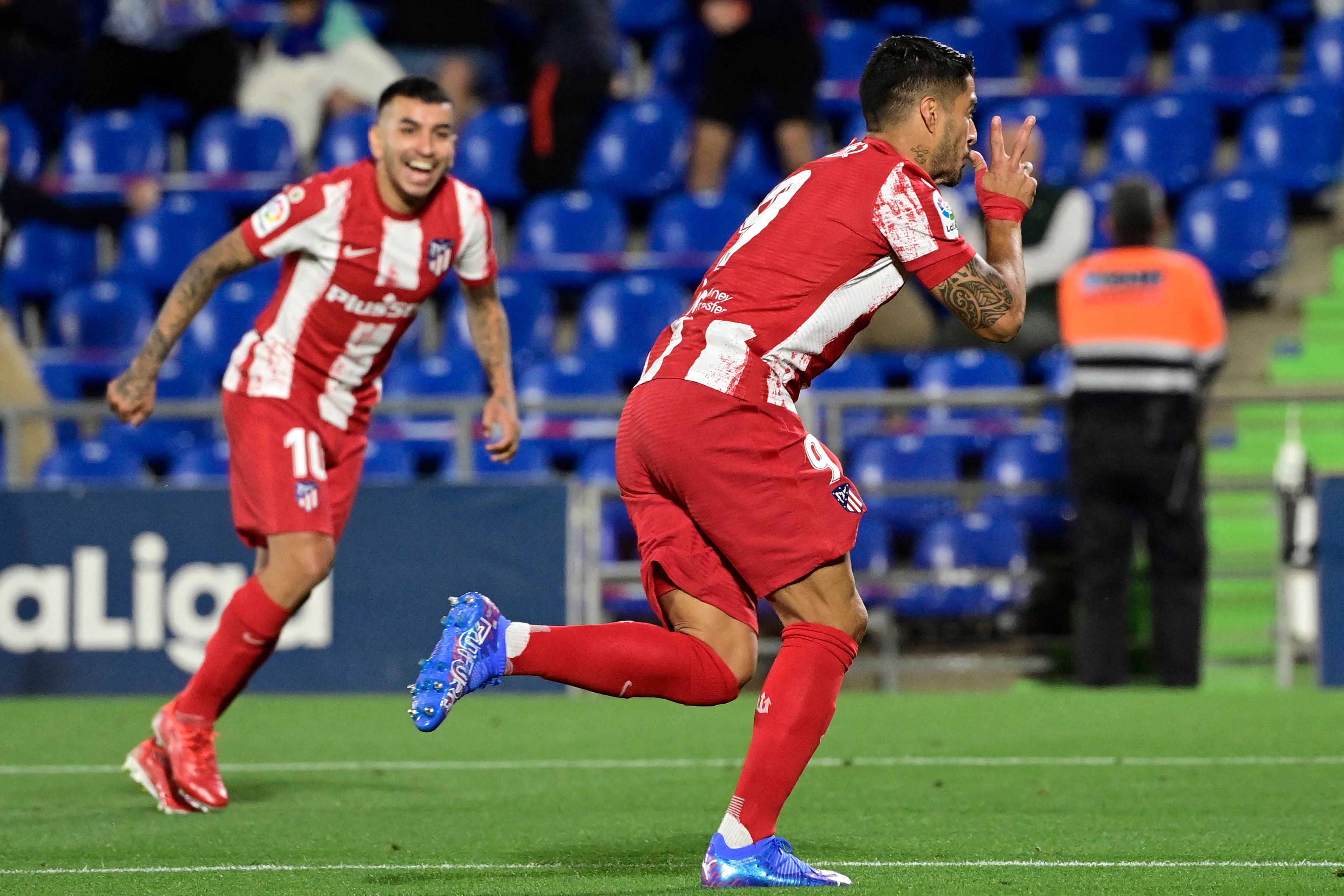 El delantero uruguayo del Atlético de Madrid, Luis Suárez marcó un doblete ante el Getafe CF. Foto Prensa Libre: AFP.