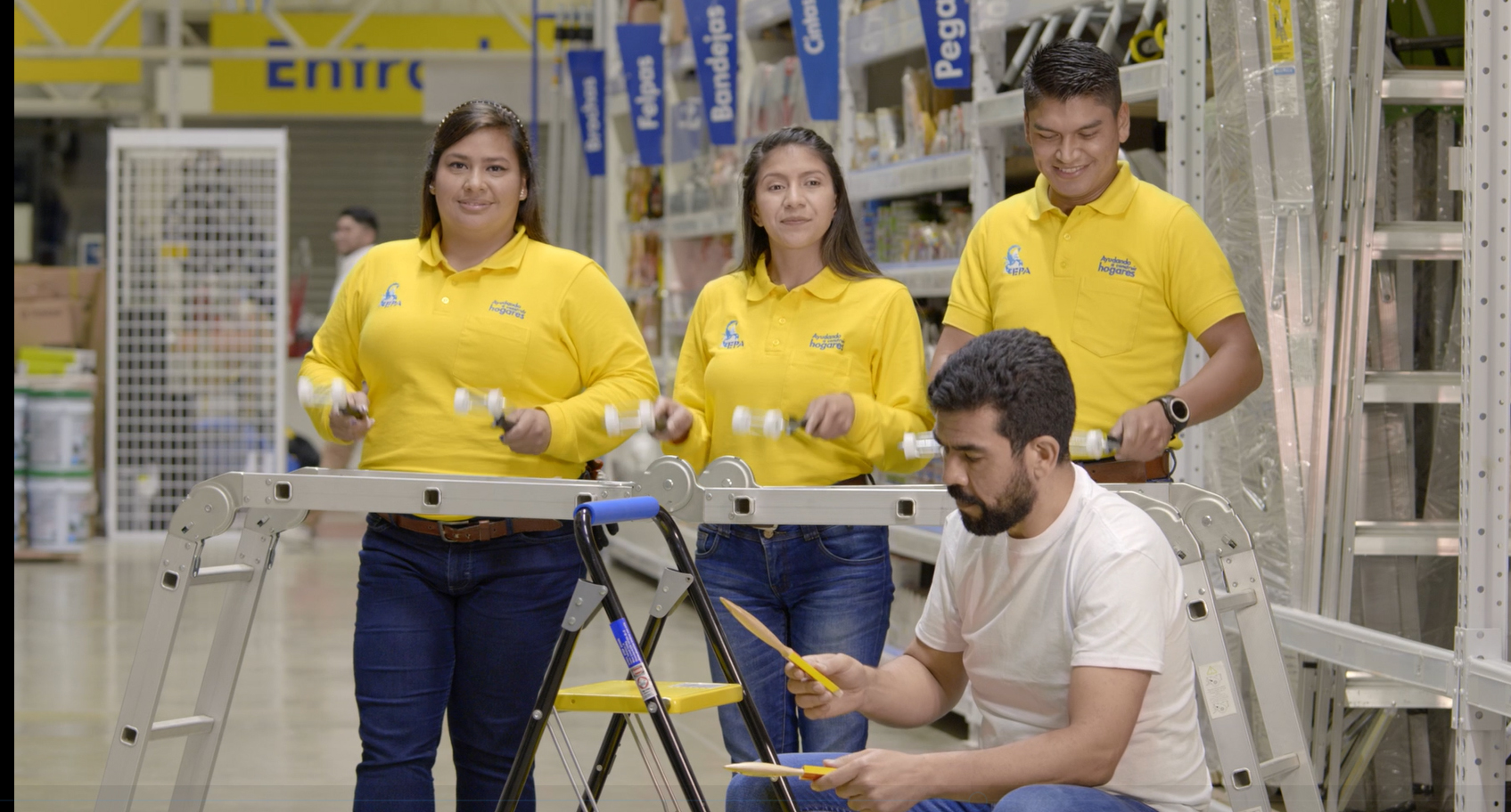 Artistas y colaboradores de Epa son parte del video de celebración del bicentenario. Foto Prensa Libre: Cortesía.