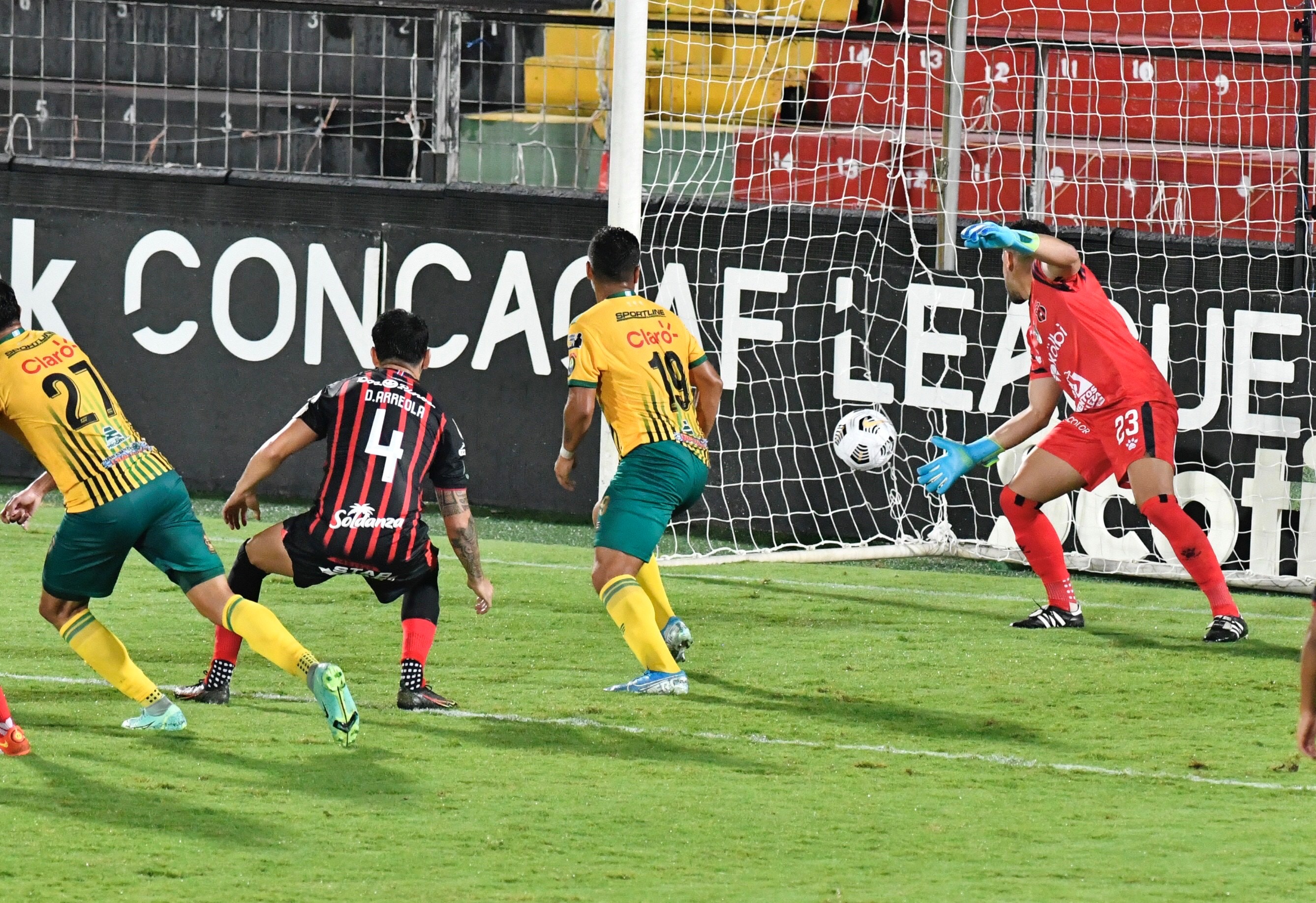 El delantero mexicano de Guastatoya Luis Ángel Landín marcó el agónico gol que le dio el pase histórico a semifinales de la Liga Concacaf. Foto Prensa Libre: Cortesía Diario Extra Costa Rica.