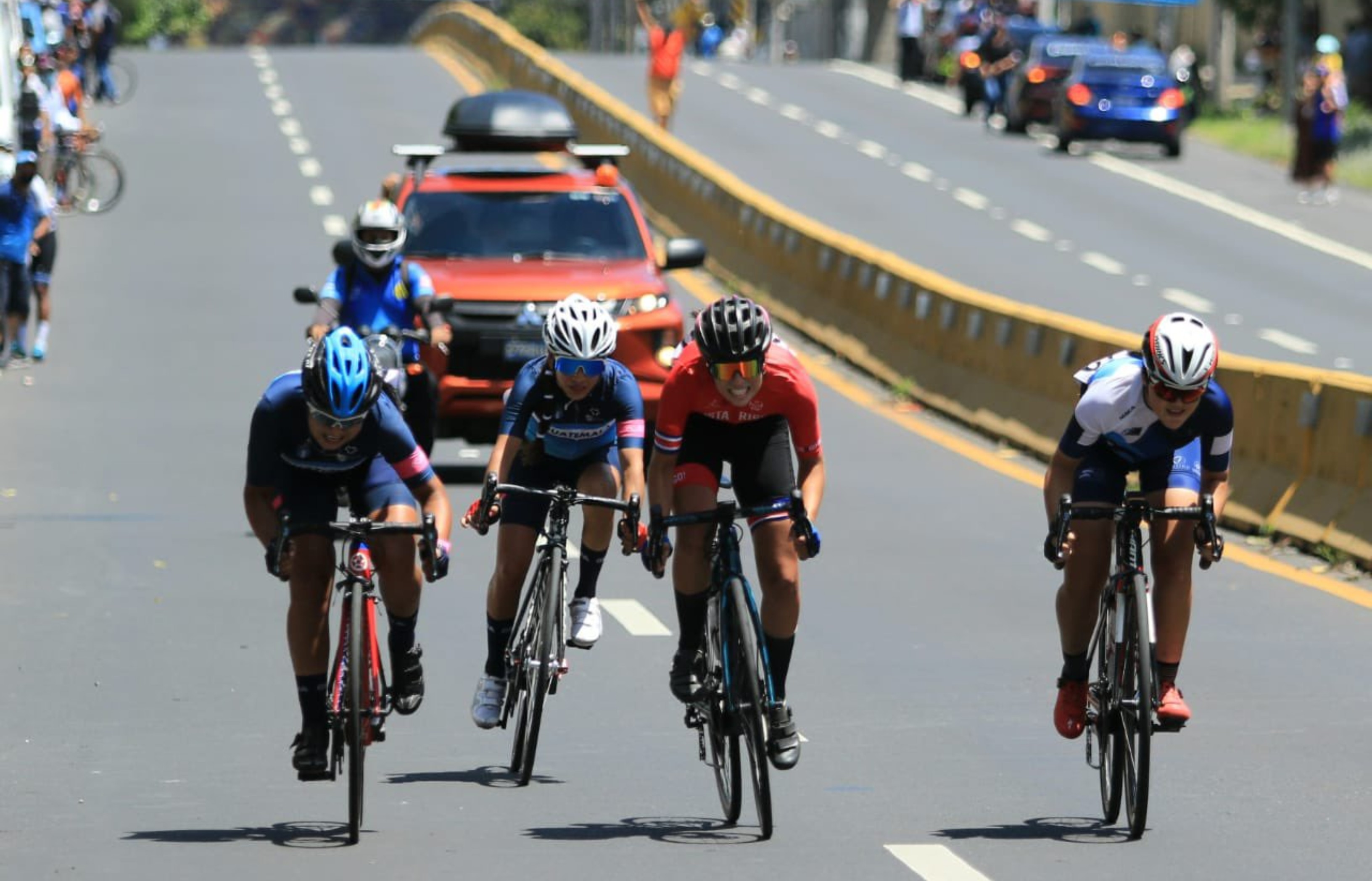 Unos 75 ciclistas de Centro América compitieron en el III Campeonato de Ruta en El Salvador. Guatemala se colgó cinco medallas. Foto Instituto Nacional de los Deportes de El Salvador.