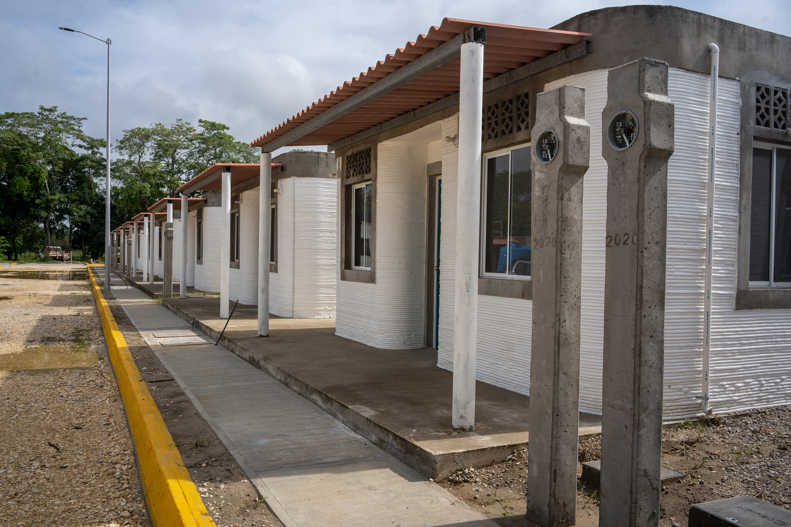 Varias casas hechas con una impresora 3D de 3 metros están listas para ser habitadas en Nacajuca, México.(Alejandro Cegarra/The New York Times)