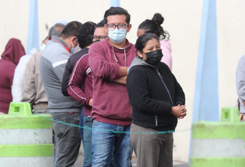 En promedio la defensoría de la salud de la PDH recibe cinco denuncias a la semana por falta de acceso a pruebas covid-19.  (Foto Prensa Libre: Érick Ávila) 