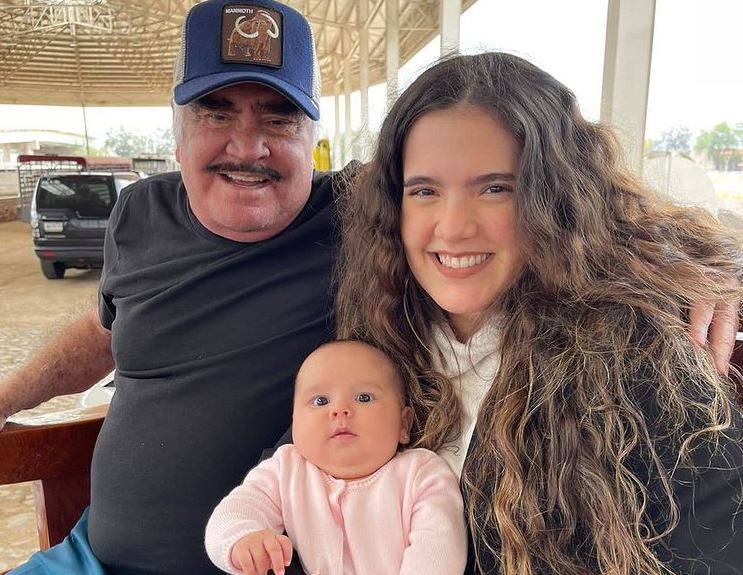 Vicente Fernández y su hija camilia