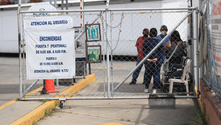 A pesar de los millonarios recursos el Gobierno no ha podido construir un hospital nuevo para la atención de pacientes de covid-19 y el instalado en el Parque de la Industria es temporal. (Foto Prensa Libre: Hemeroteca PL)