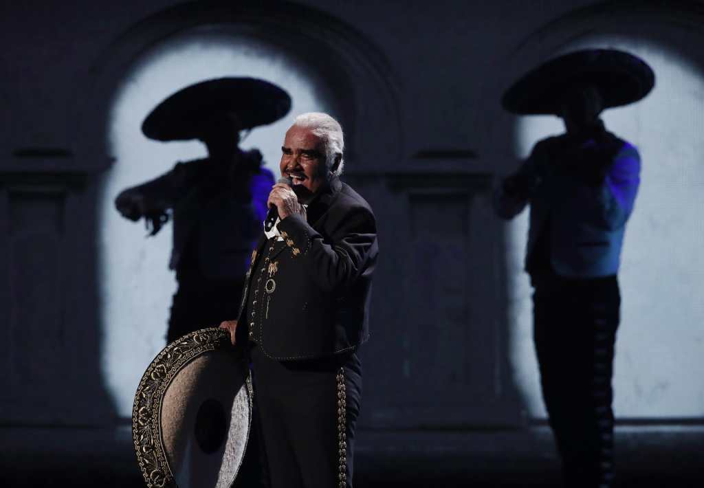 Vicente Fernández fue una pieza clave para que Pedro Fernández alcanzara la fama. (Foto: EFE)