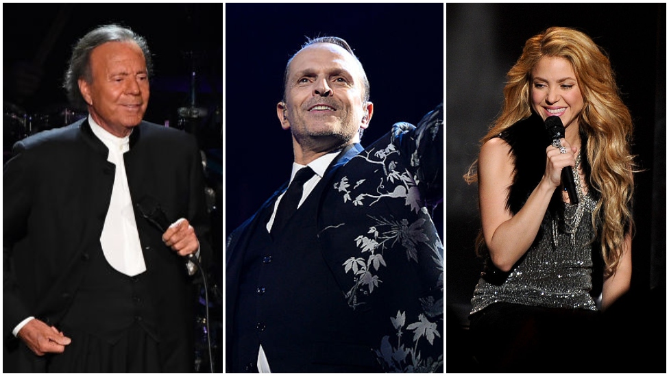 Julio Iglesias, Miguel Bosé y Shakira son algunos artistas que figuran en los Pandora Papers. (GETTY IMAGES/BBC MUNDO)