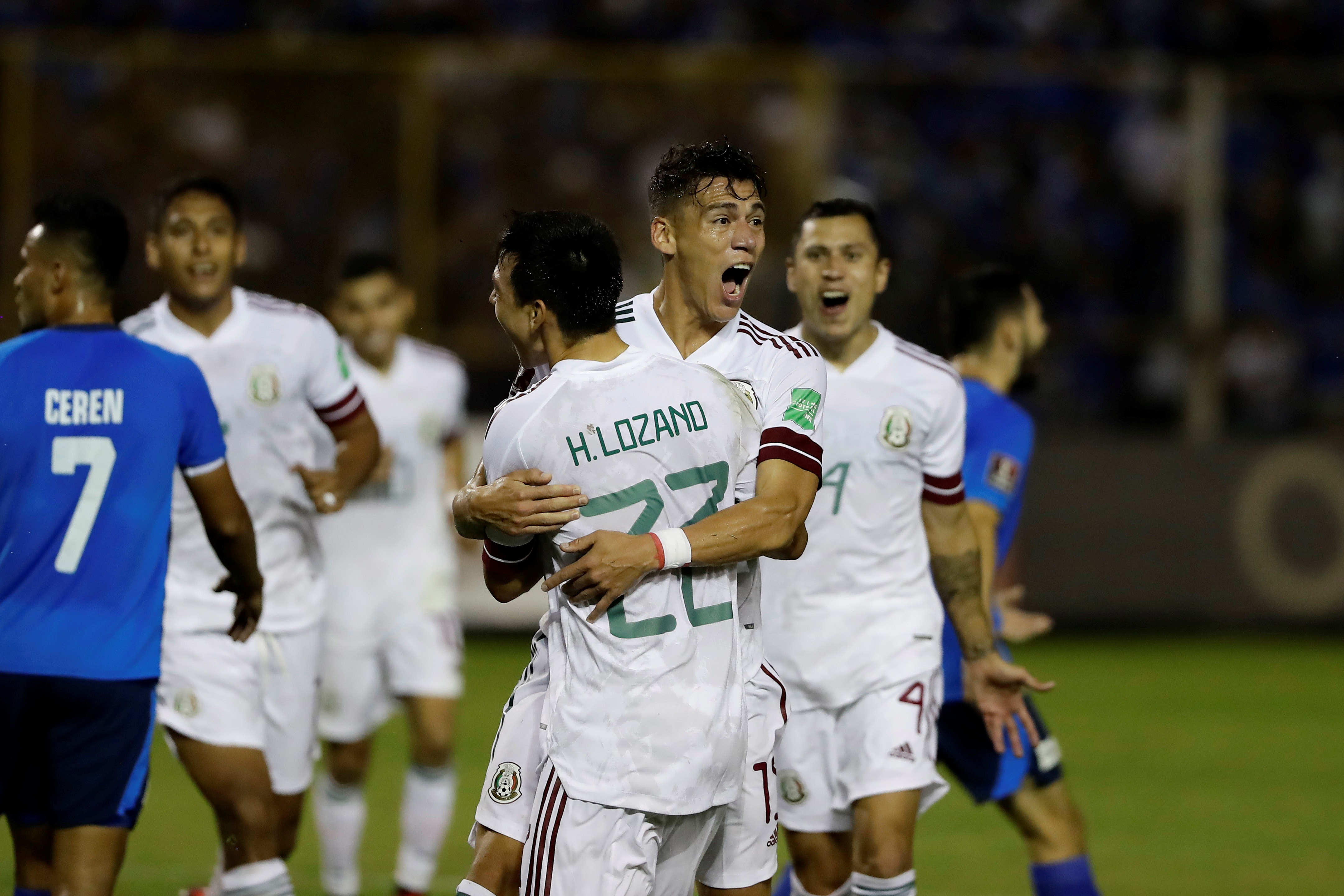 Héctor Moreno celebra el gol anotado ante El Salvador, durante su juego de octogonal por las eliminatorias al mundial Qatar 2022, este miércoles 13 de octubre en el Estadio Cuscatlán en San Salvador. Foto Prensa Libre: EFE.