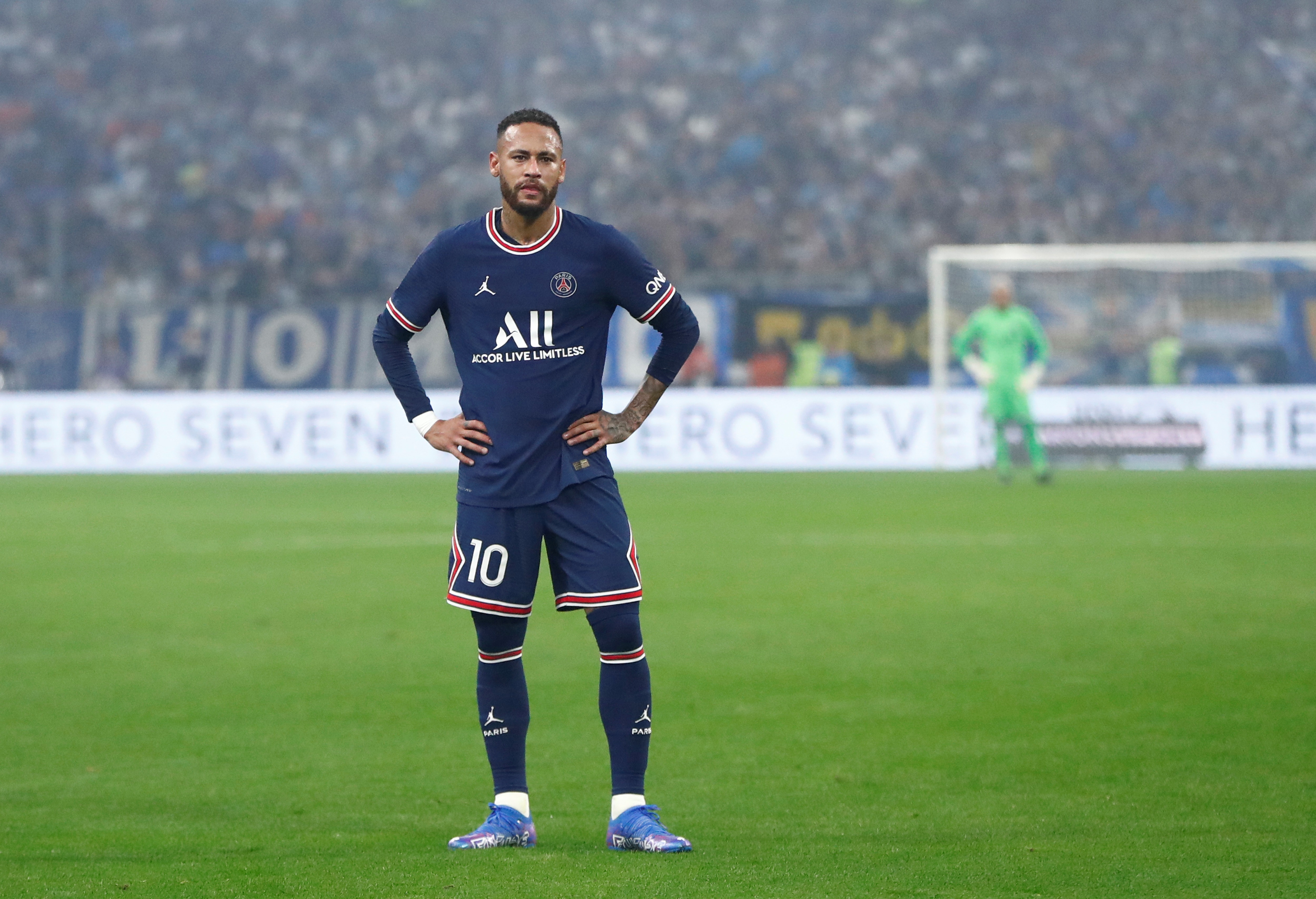 Neymar del Paris Saint Germain durante un partido de la Ligue 1 ante el Olympique de Marsella. Foto Prensa Libre: EFE.