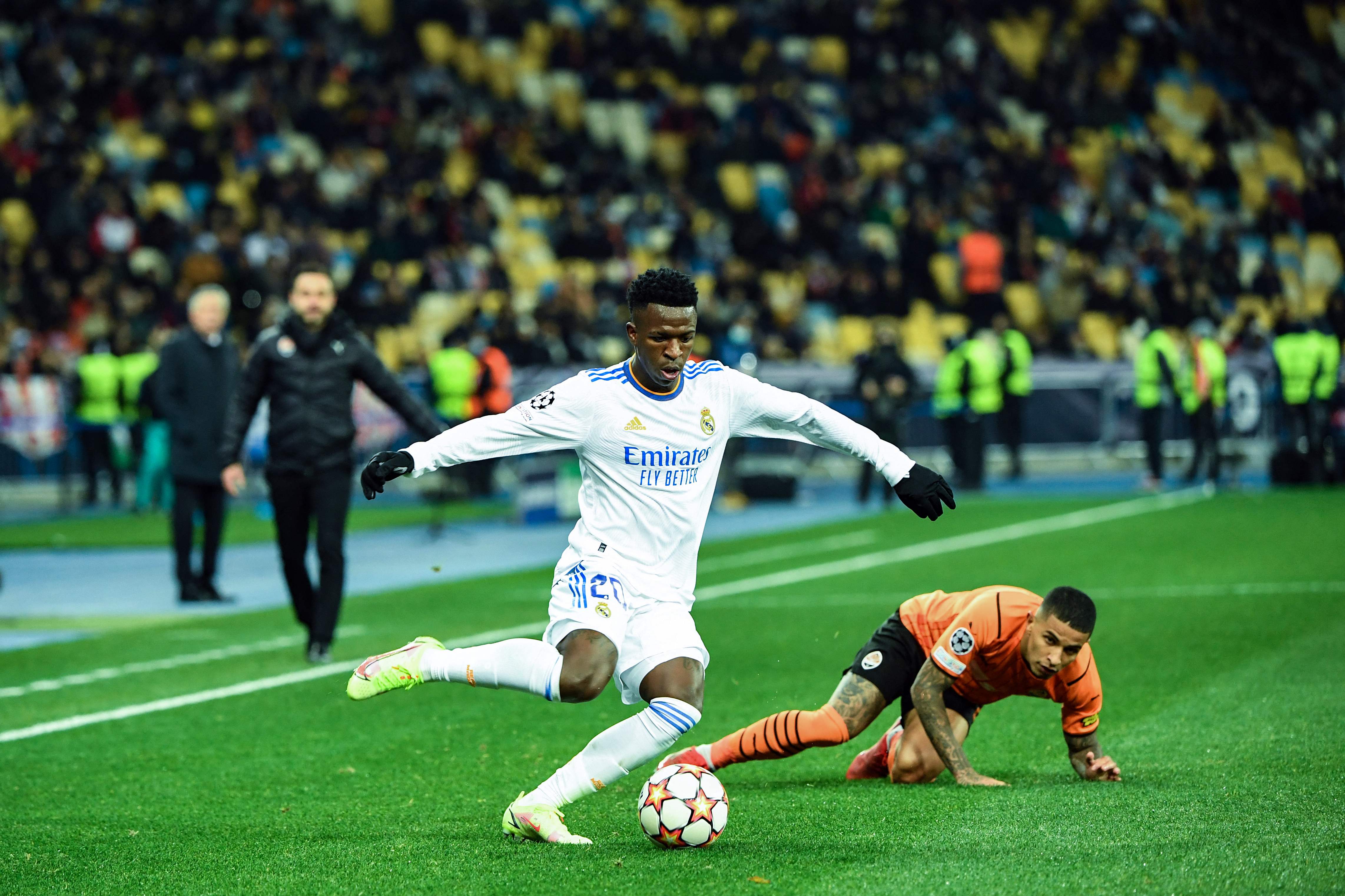 El brasileño Vinicius Junior anotó un doblete ante el 
Shakhtar Donetsk en el Estadio Olímpico de Kiev. Foto Prensa Libre: AFP.