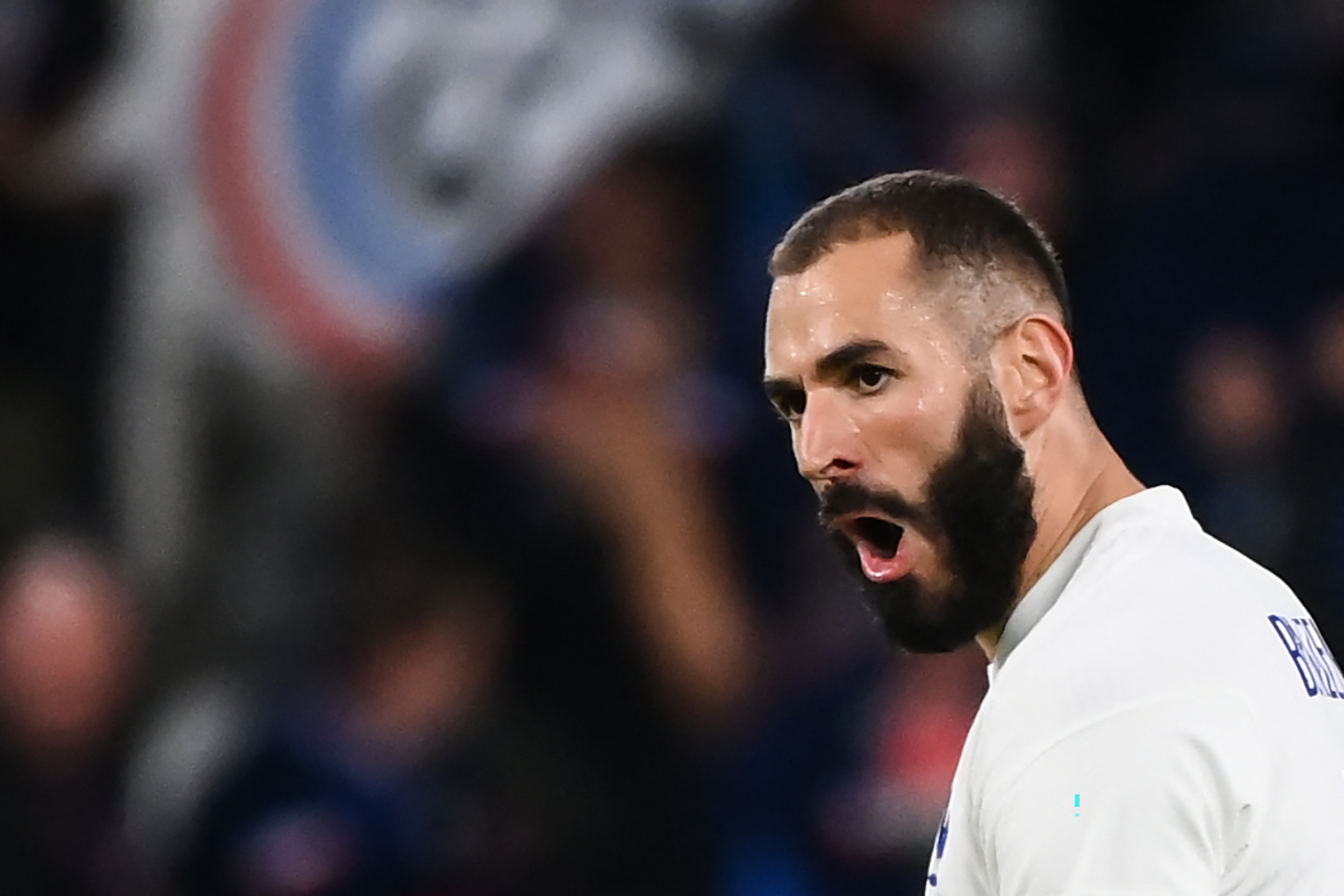 En esta foto tomada el 7 de octubre de 2021 el delantero francés Karim Benzema celebra después de marcar un gol ante Bélgica en la semifinal de la Liga de Naciones. La Fiscalía francesa pide 10 meses de prisión con suspensión de pena contra Benzema por caso de 'sextape'.
Foto Prensa Libre: AFP.