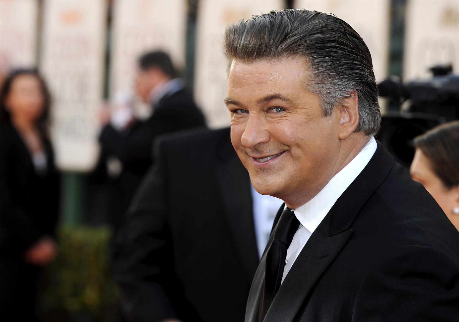 Autoridades indican que cargos contra Alec Baldwin no han sido descartados. (Foto Prensa Libre: EFE)