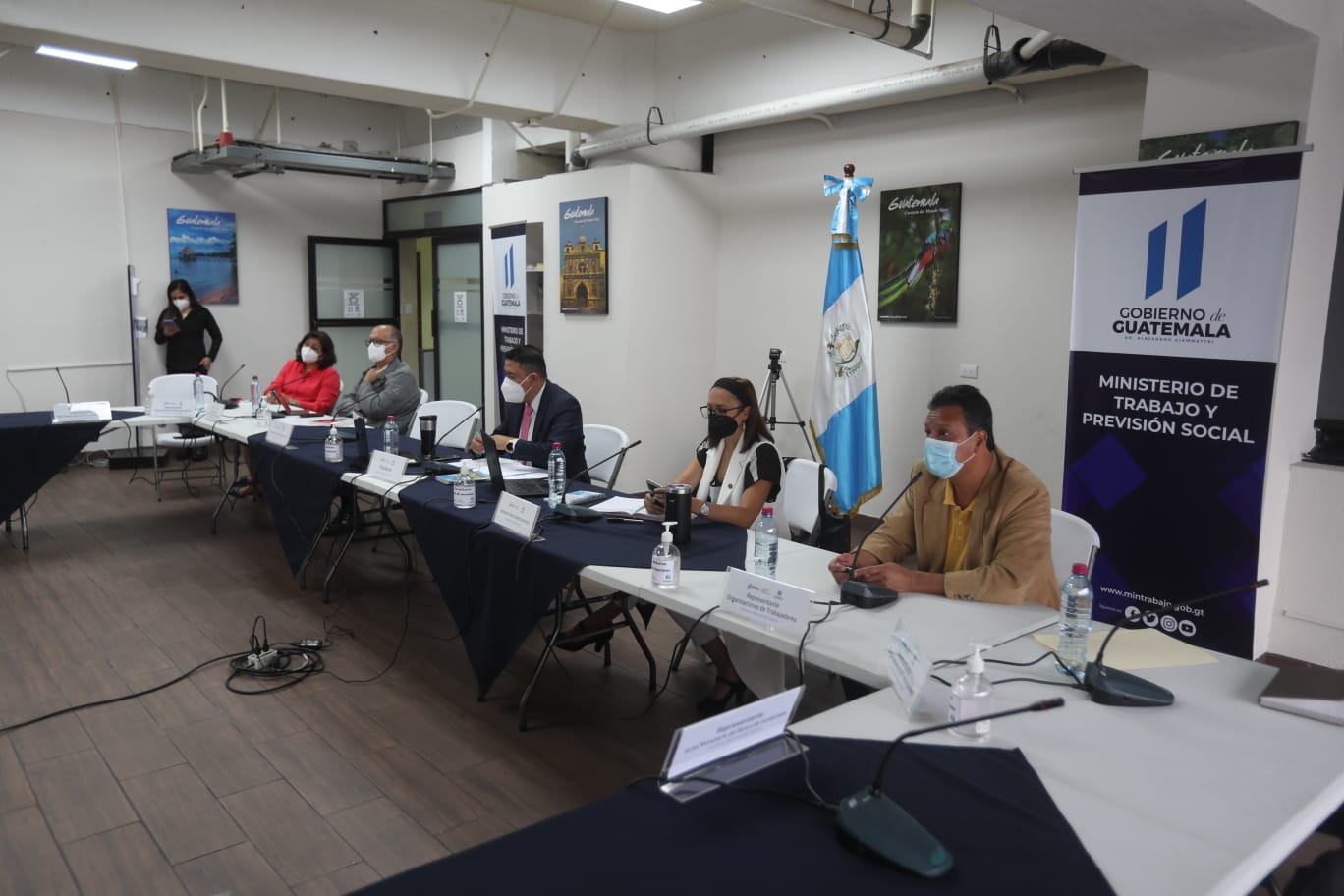 La Comisión Nacional del Salario (CNS) se reunió el viernes 1 de octubre, pero no pudo entrar a conocer los informes de dos  comisiones paritarias y aún están en espera del  informe de la tercera. (Foto, Prensa Libre: Juan Diego González).