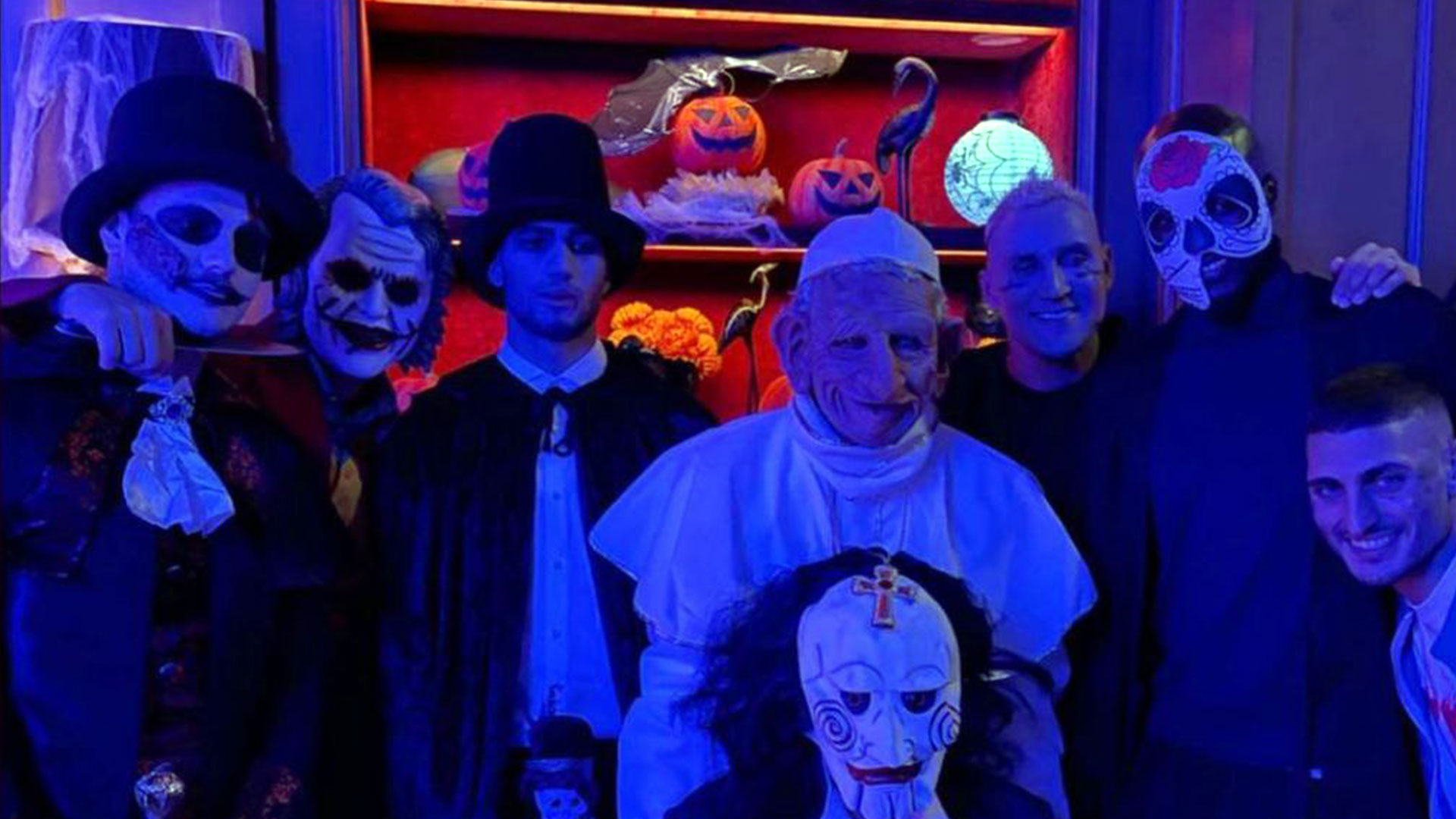 Los jugadores del Paris Saint-Germain disfrazados celebrando Halloween. (Foto Prensa Libre: Twitter)