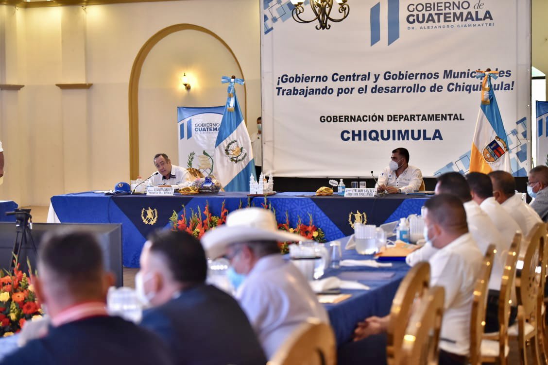 El presidente Alejandro Giammattei se reunión con alcaldes de Zacapa el pasado sábado. (Foto Prensa Libre: twitter Presidencia) 