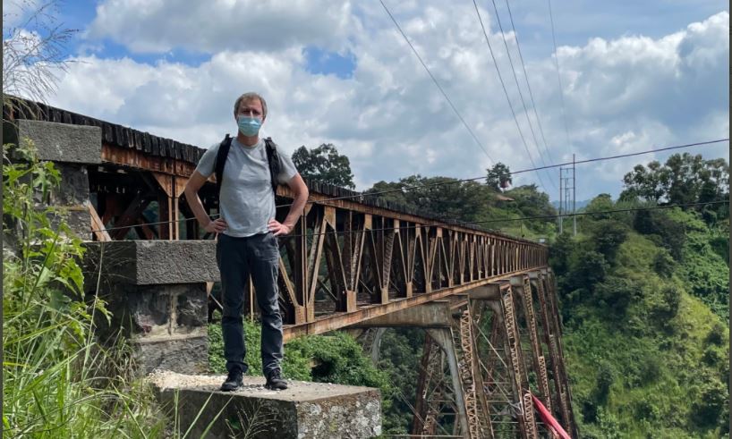 Fotografía compartida por el embajador Nick Whittingham frente al Puente Las Vacas. (Foto: @WhittinghamFCDO/Twitter)