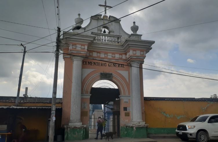 Por segundo año consecutivo, los cementerios permanecerán cerrados el Día de Todos los Santos. (Foto: Hemeroteca PL)