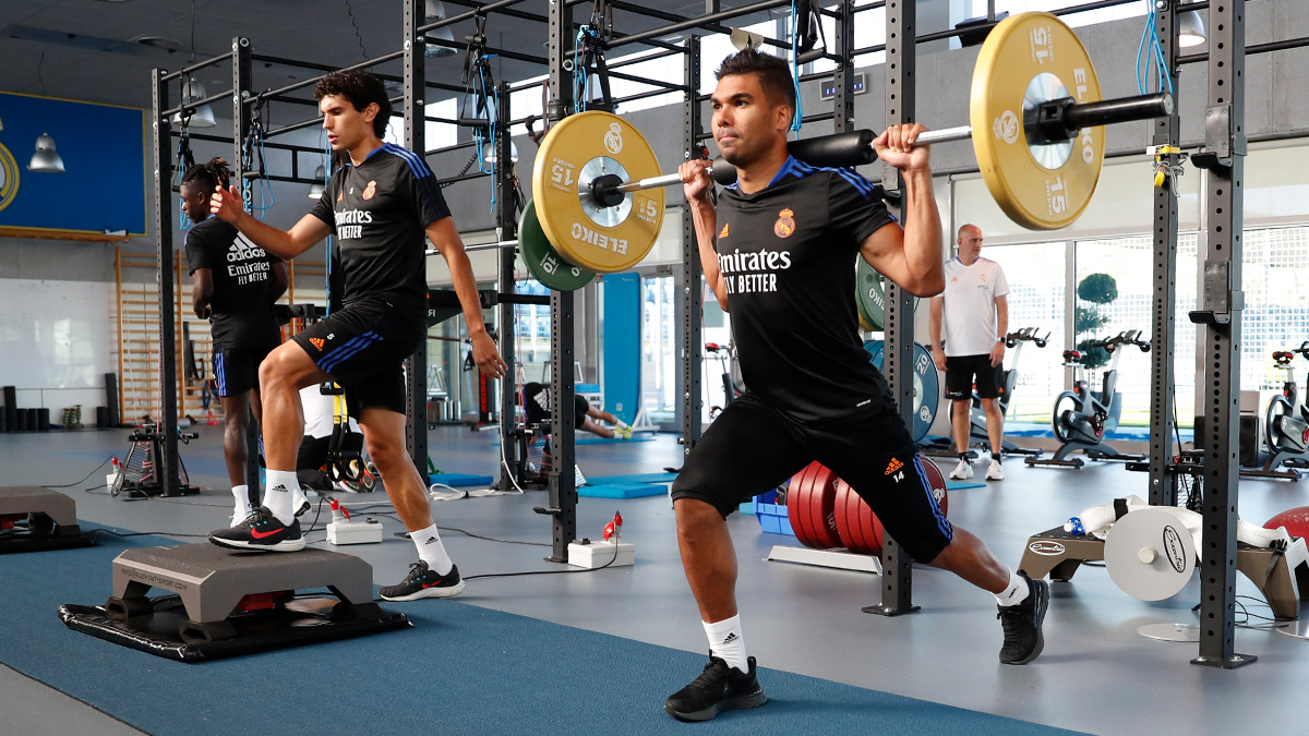 Casemiro trabaja en el gimnasio este miércoles. (Foto Prensa Libre: Real Madrid)