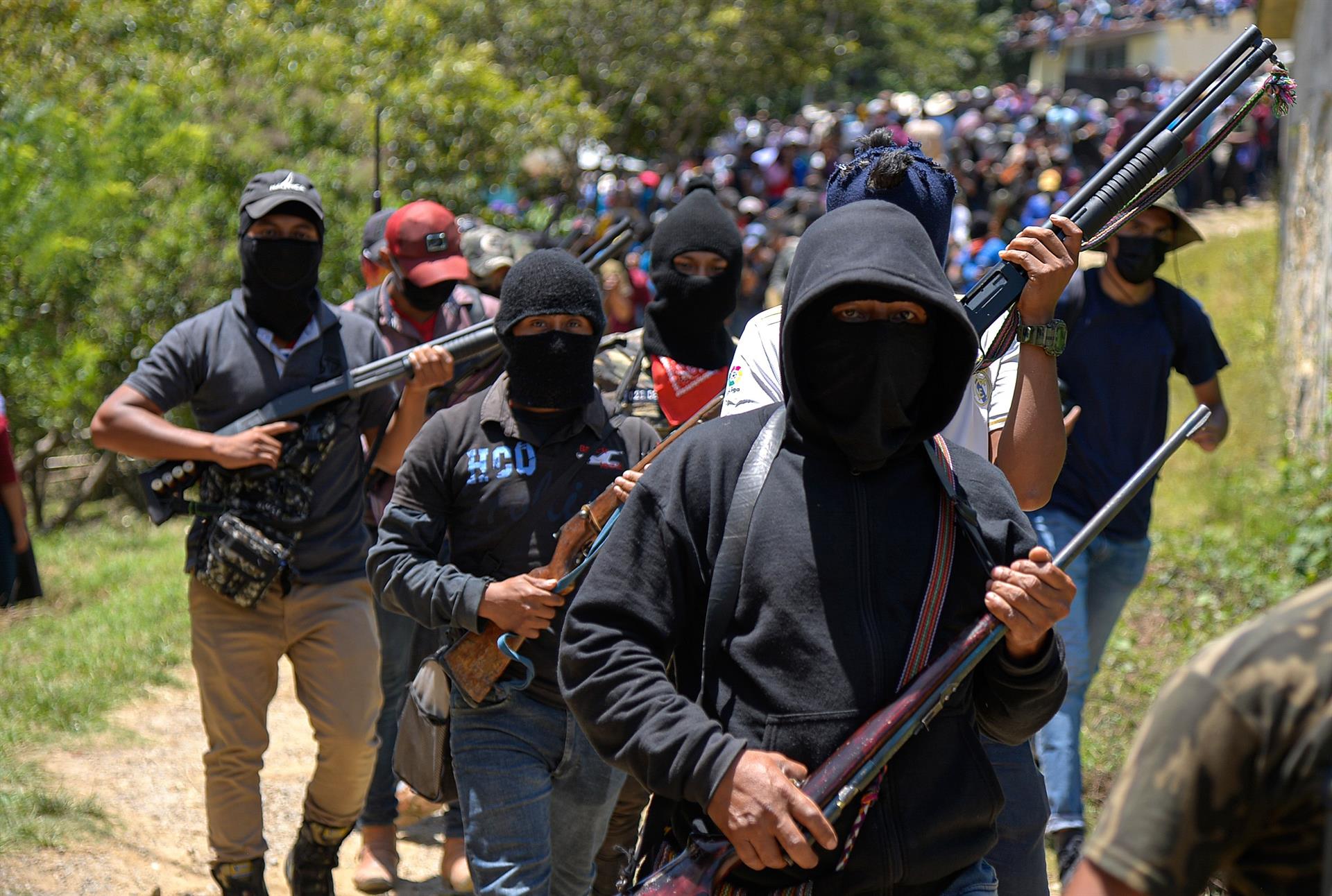 Grupo de autodefensas en el municipio de Pantelho, estado de Chiapas, (México. (Foto Prensa Libre: EFE)