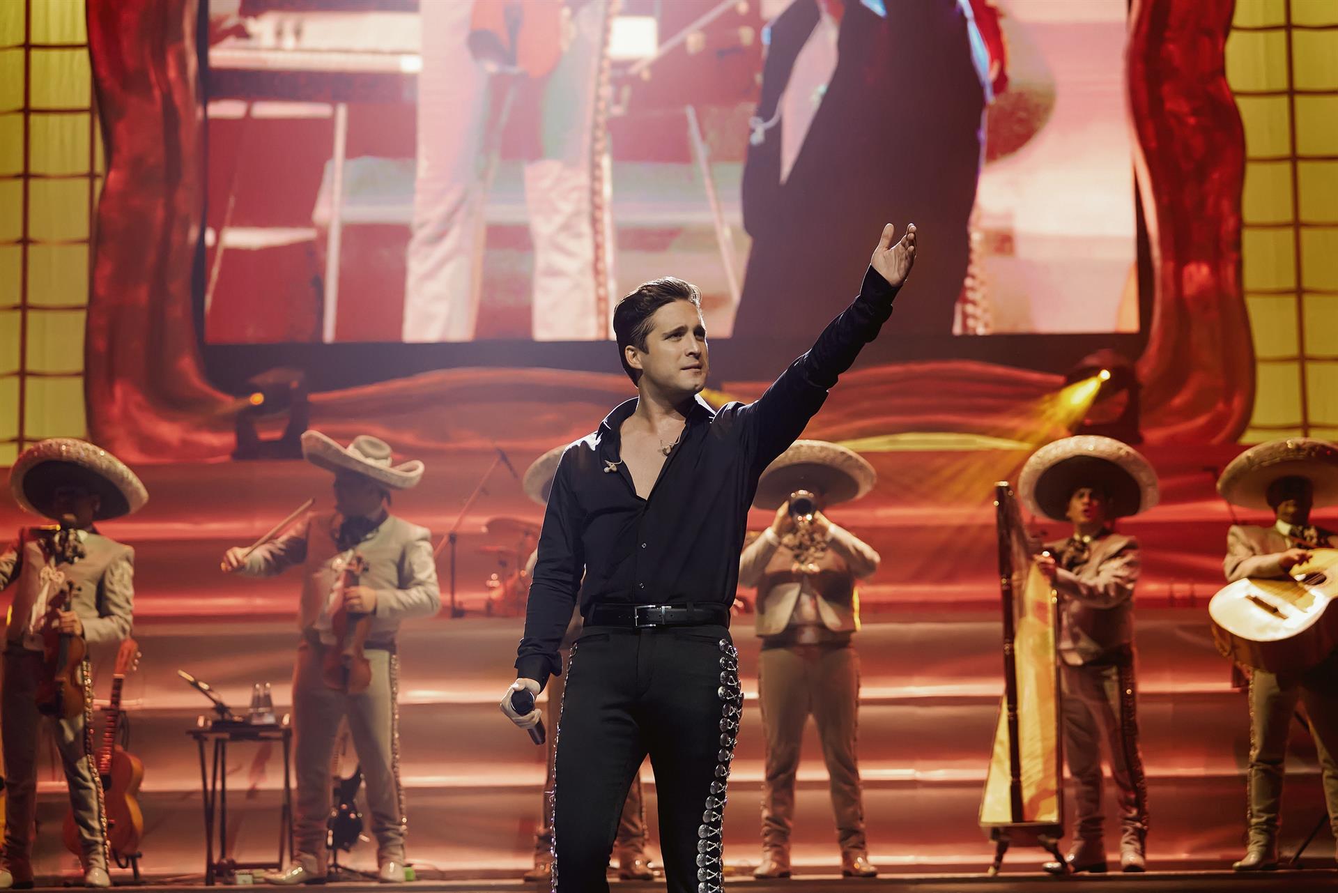 Diego Boneta, durante la filmación de un episodio de un "Luis Miguel La Serie". (Foto Prensa Libre EFE/Netflix)