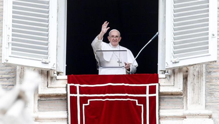 El papa Francisco abogó por reducir la jornada laboral y liberar las patentes de las vacunas anticovid (Foto Prensa Libre: Hemeroteca PL)